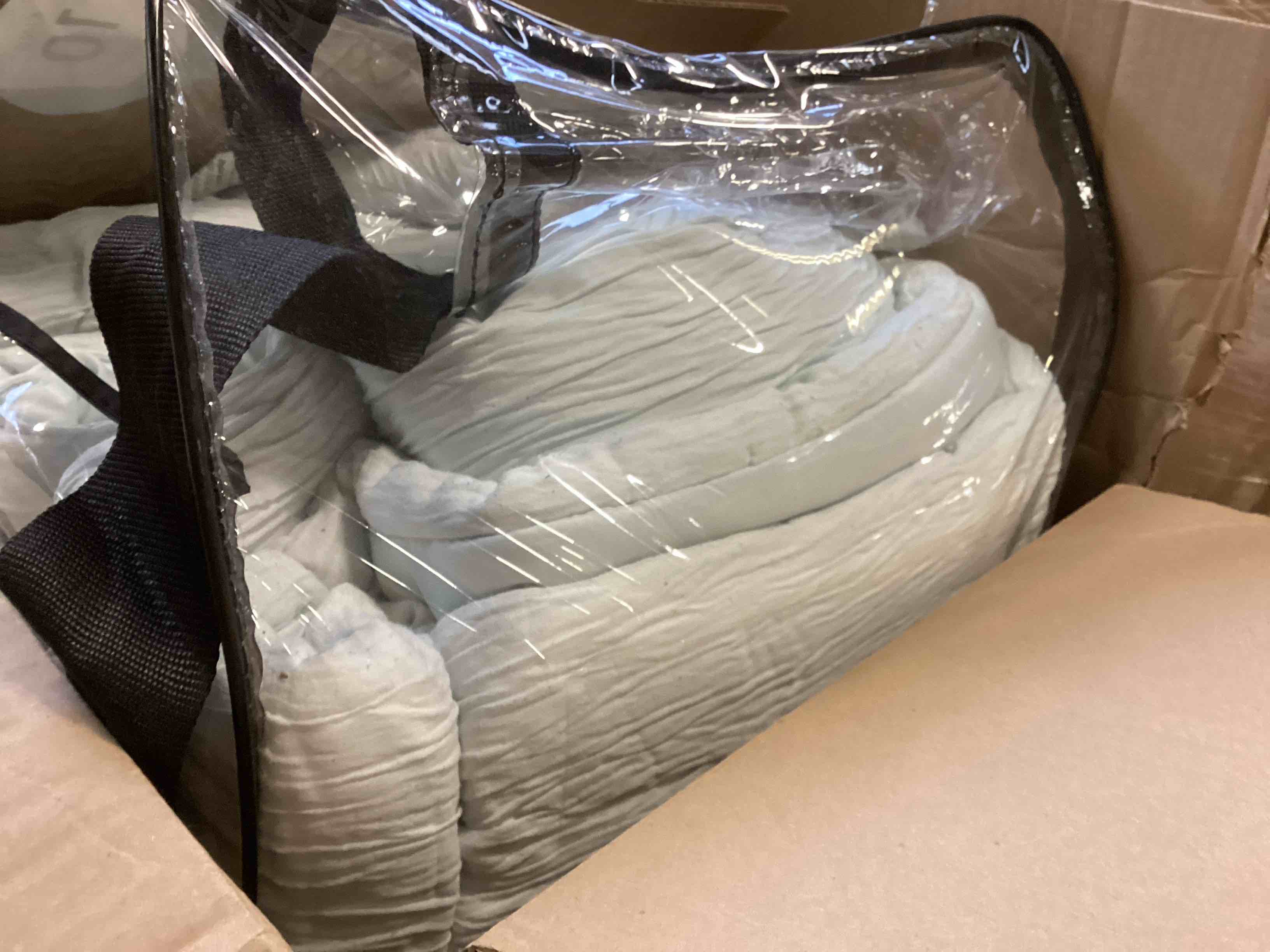 https://s3.amazonaws.com/lotting-images-prod/bidfta/PNK2088174_1738934437091.jpeg
