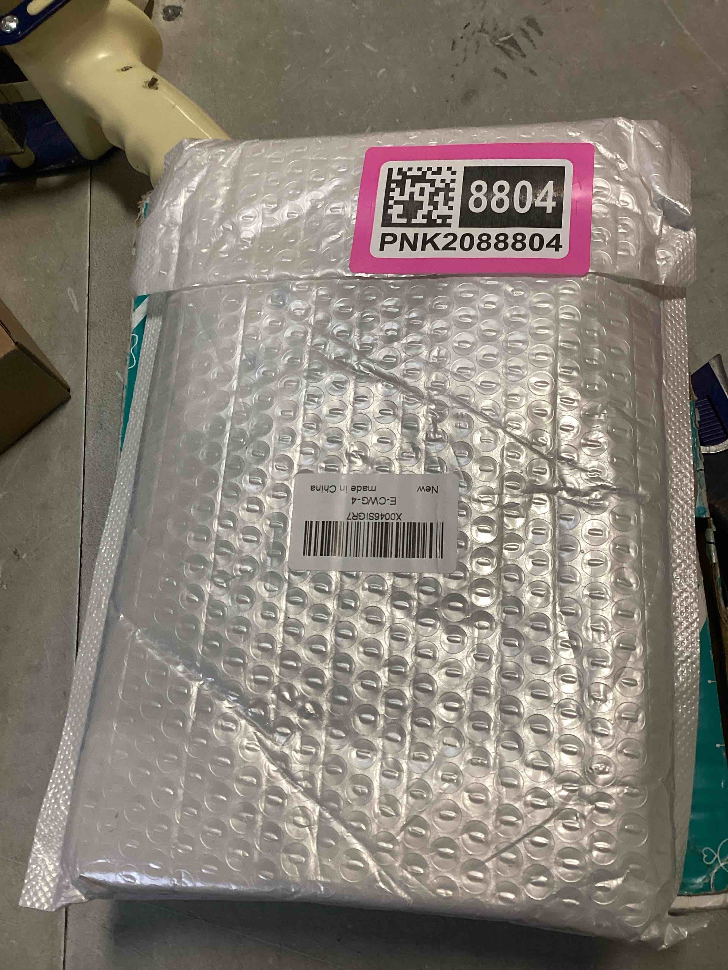 https://s3.amazonaws.com/lotting-images-prod/bidfta/PNK2088804_1739304524139.jpeg