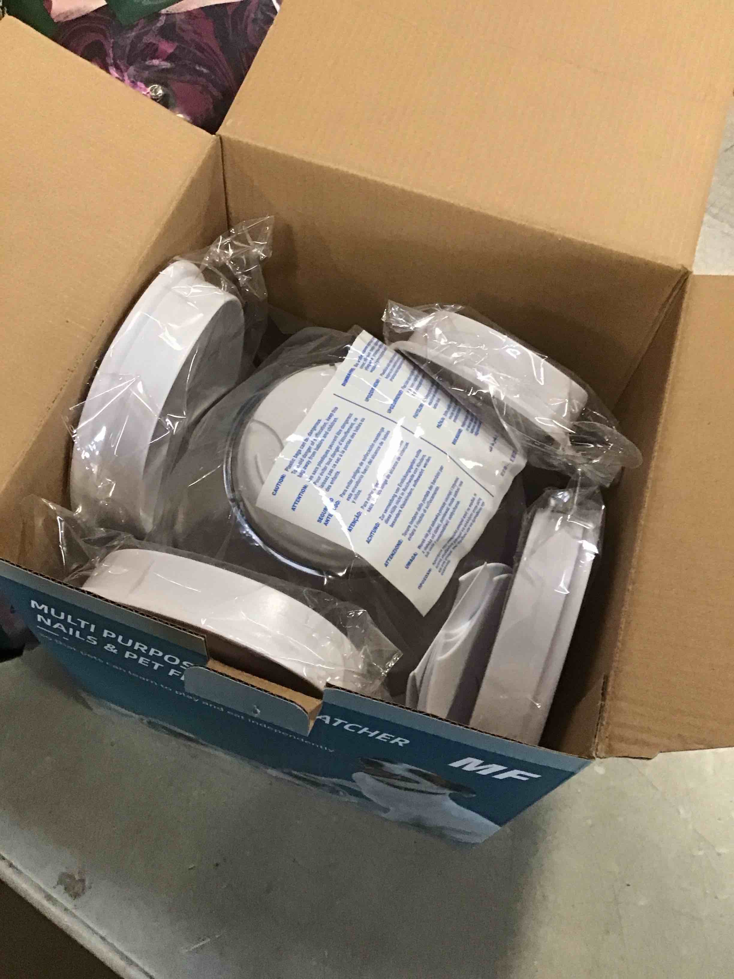 https://s3.amazonaws.com/lotting-images-prod/bidfta/PNK2089193_1738244577799.jpeg
