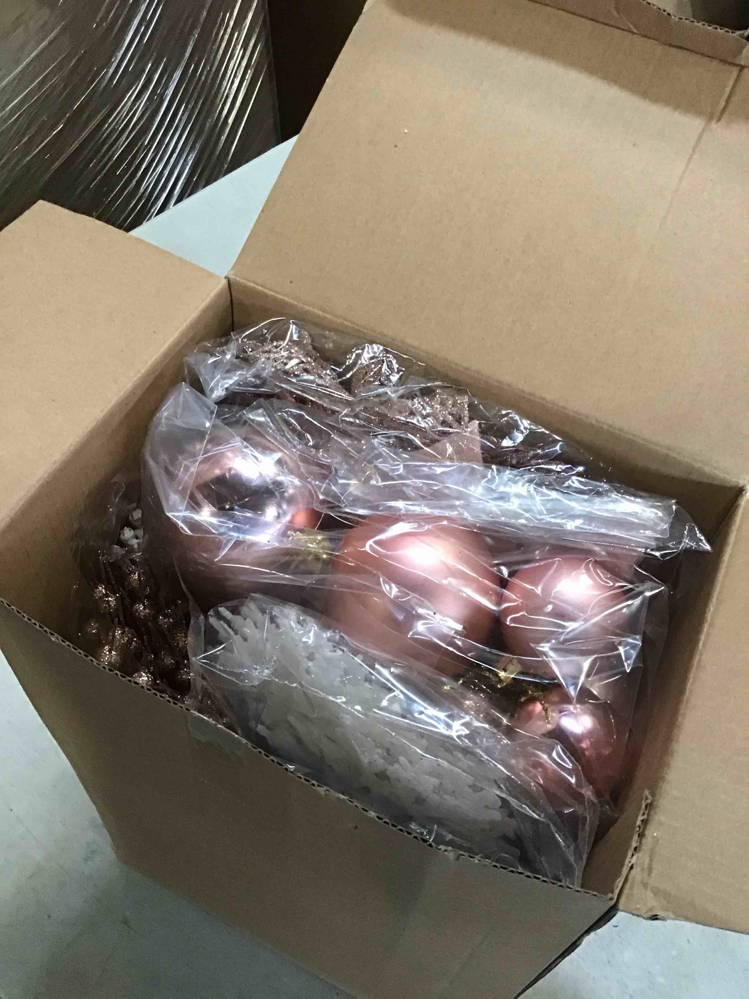 https://s3.amazonaws.com/lotting-images-prod/bidfta/PNK2089284_1738251176112.jpeg
