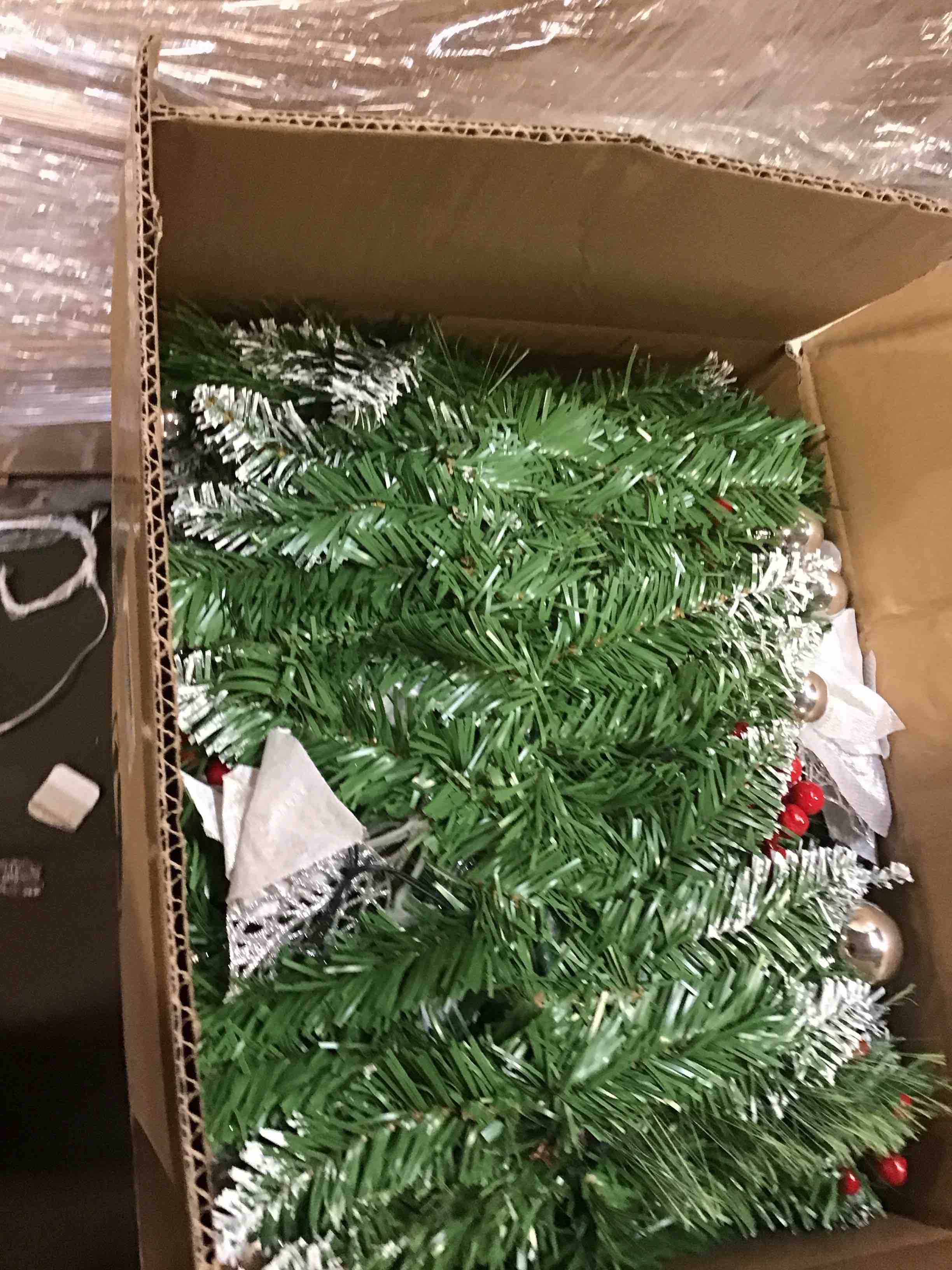 https://s3.amazonaws.com/lotting-images-prod/bidfta/PNK2089354_1738258794384.jpeg