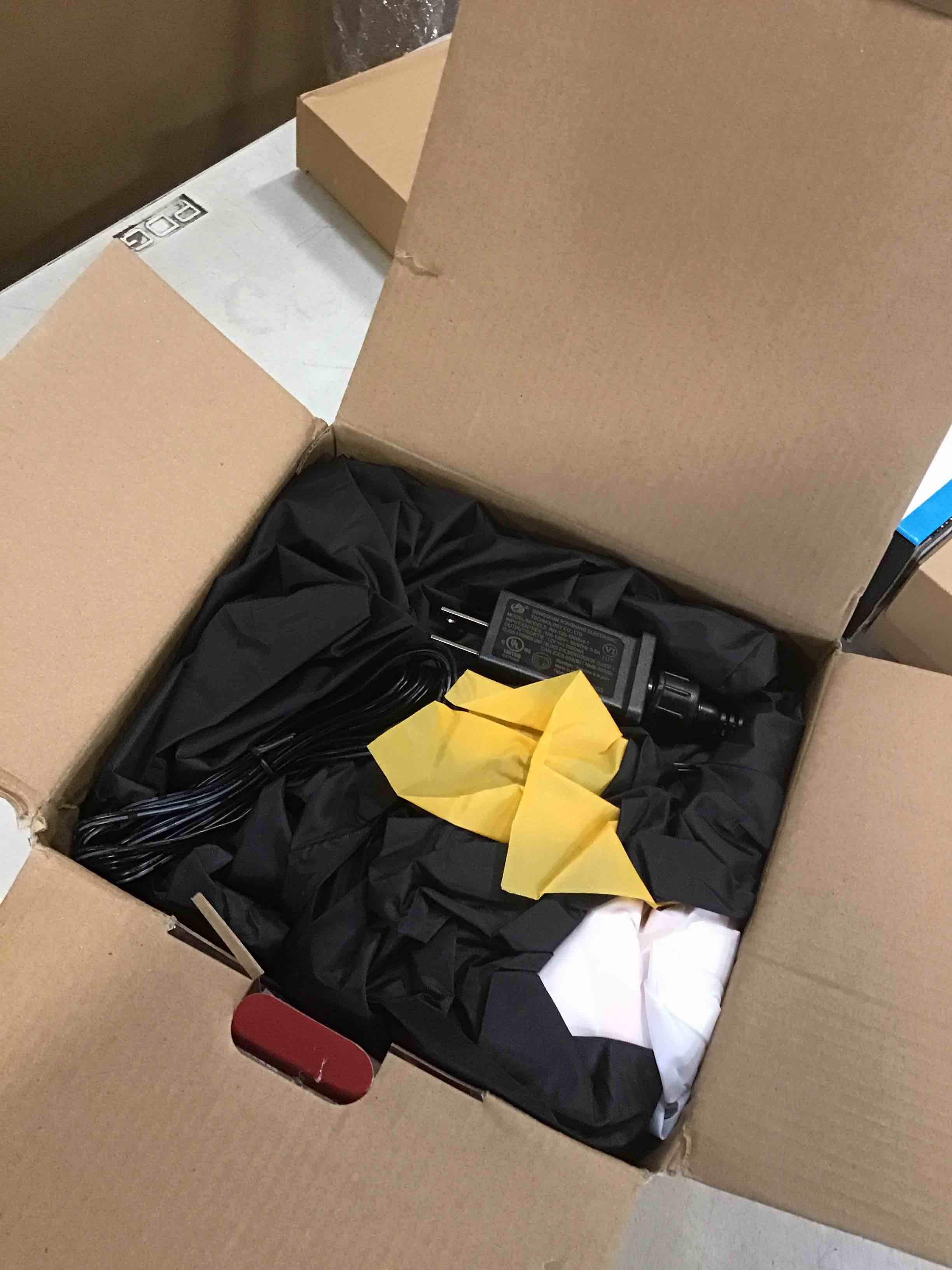 https://s3.amazonaws.com/lotting-images-prod/bidfta/PNK2089399_1738262255734.jpeg