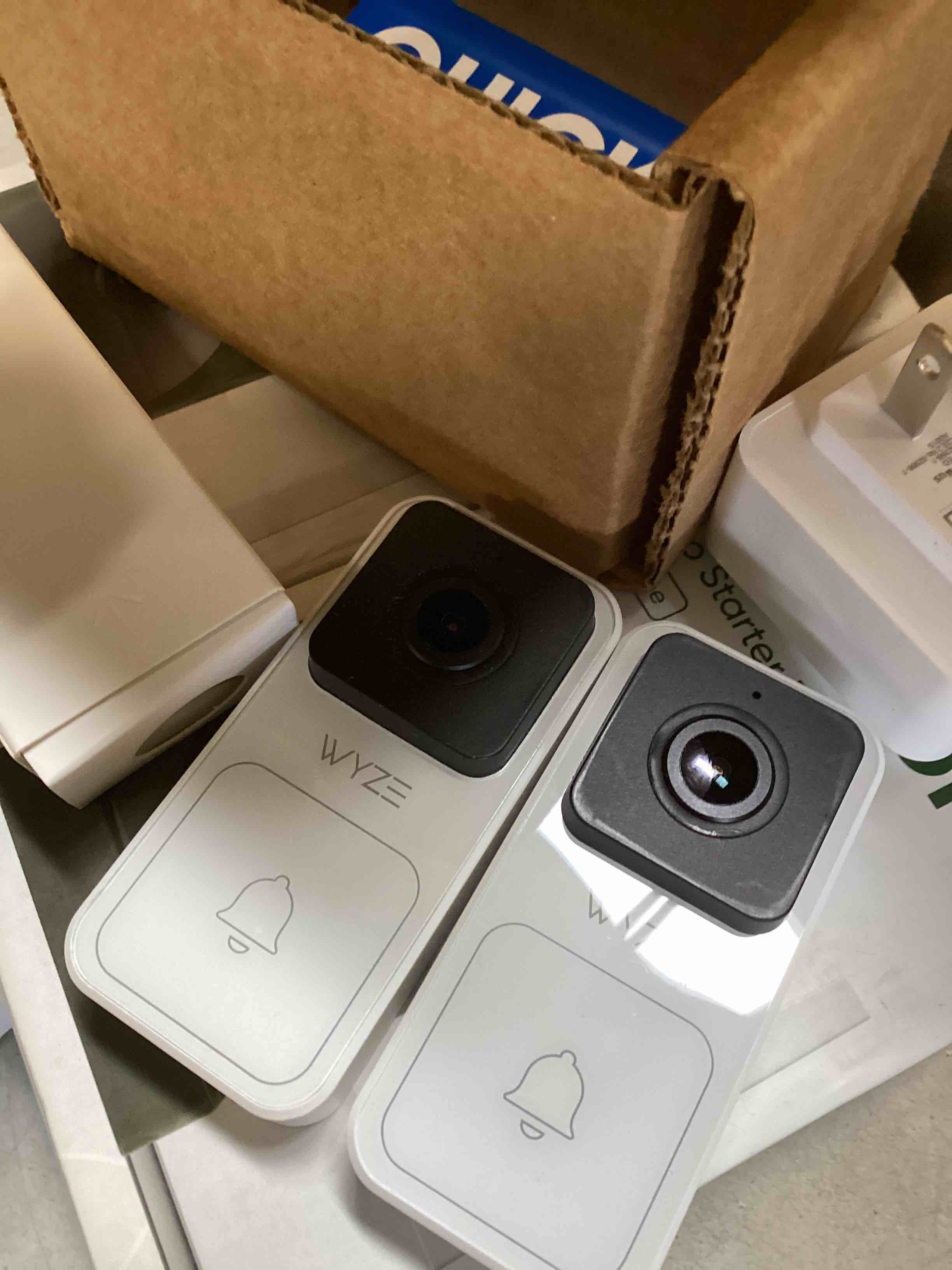 https://s3.amazonaws.com/lotting-images-prod/bidfta/PNK2090607_1738702592069.jpeg