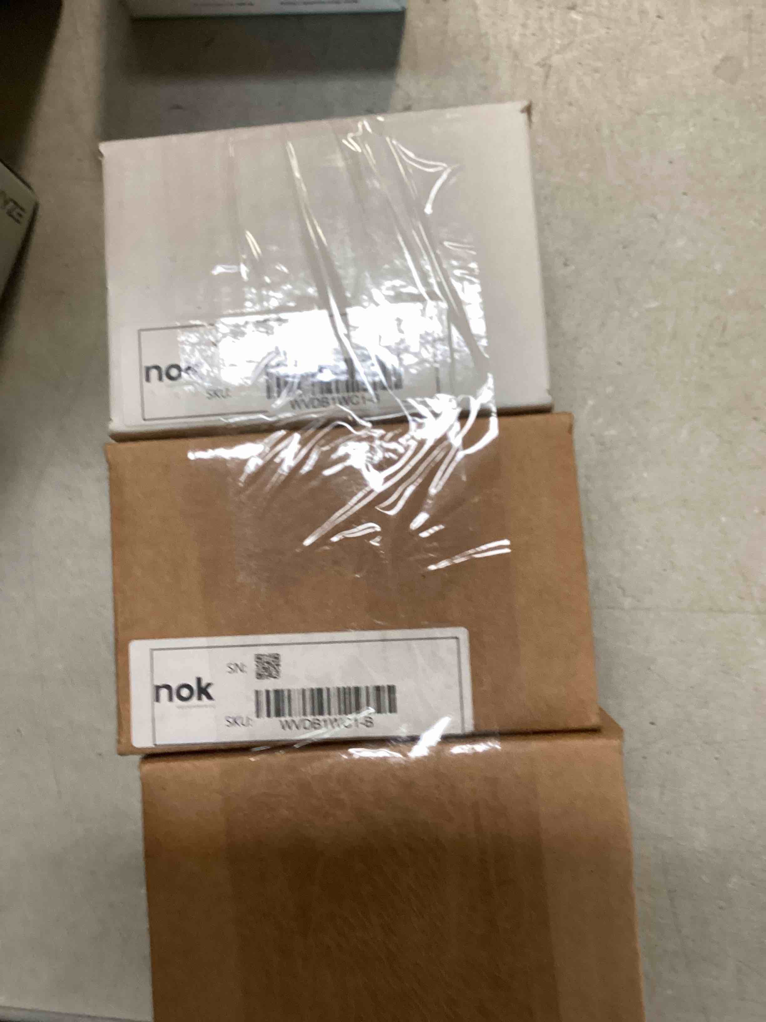 https://s3.amazonaws.com/lotting-images-prod/bidfta/PNK2090607_1738702672587.jpeg