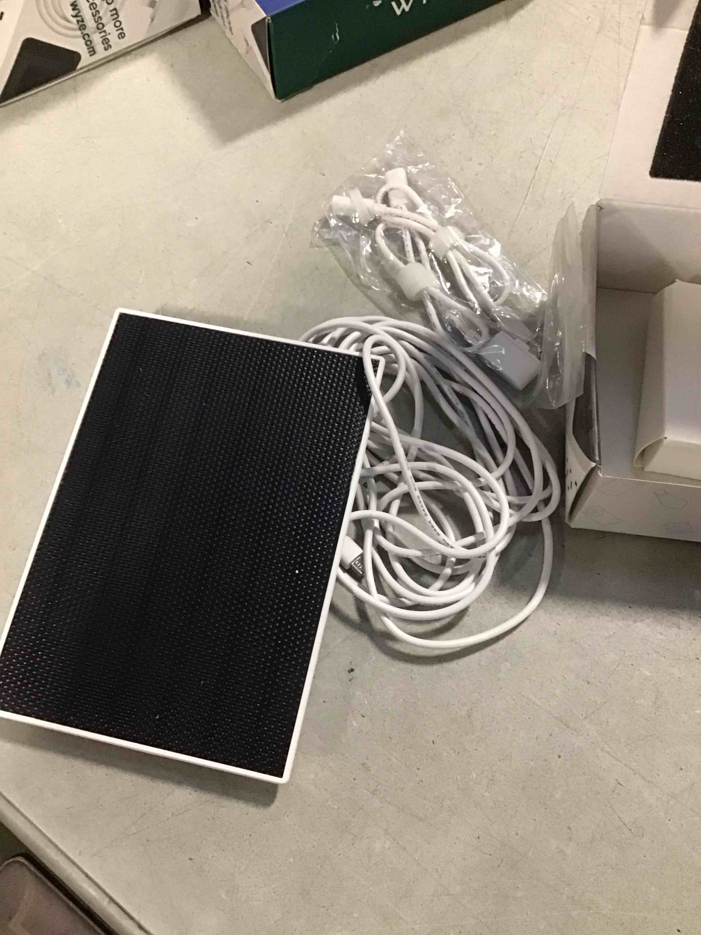 https://s3.amazonaws.com/lotting-images-prod/bidfta/PNK2090675_1738762835371.jpeg