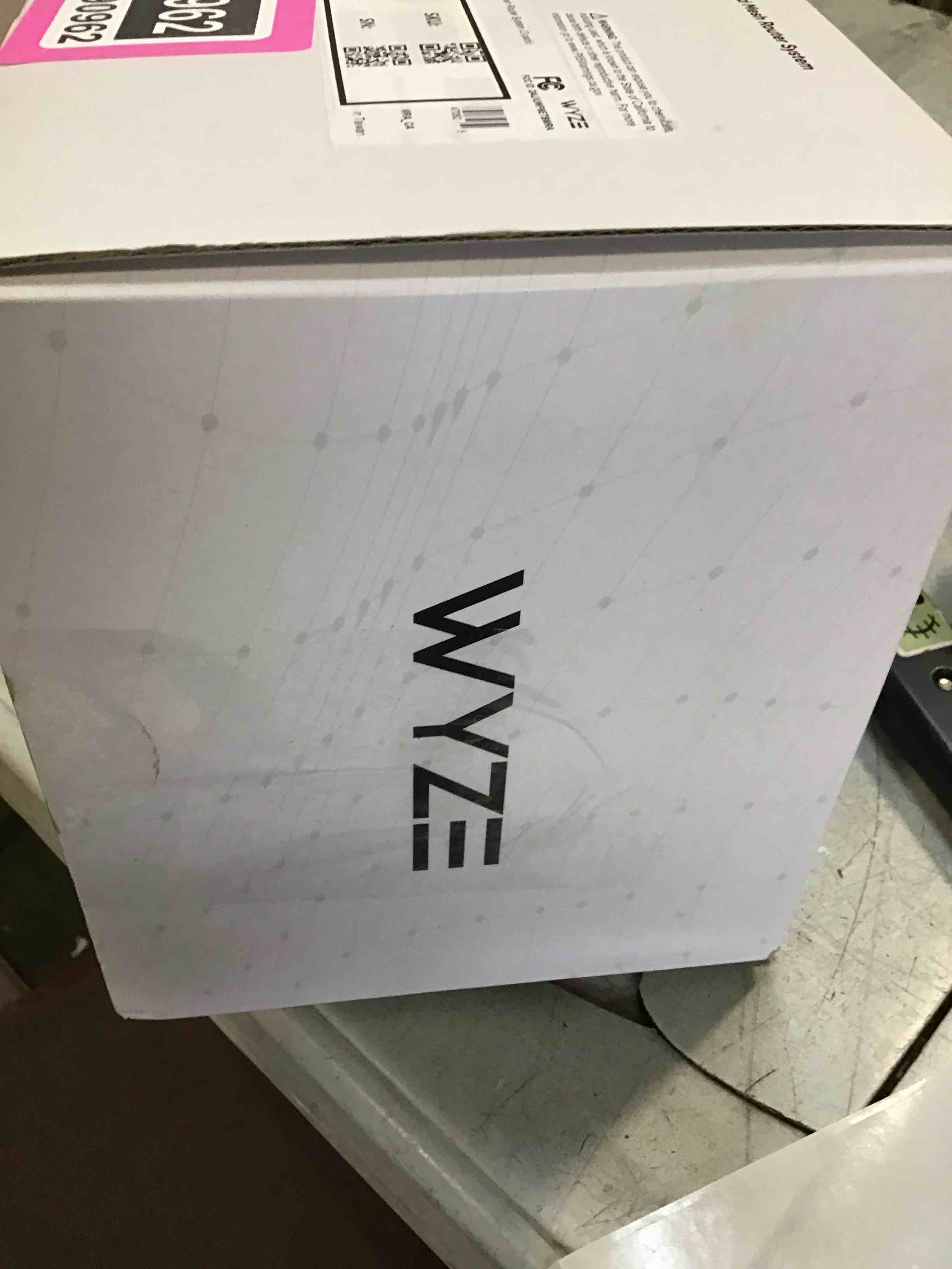 https://s3.amazonaws.com/lotting-images-prod/bidfta/PNK2090963_1738774121100.jpeg