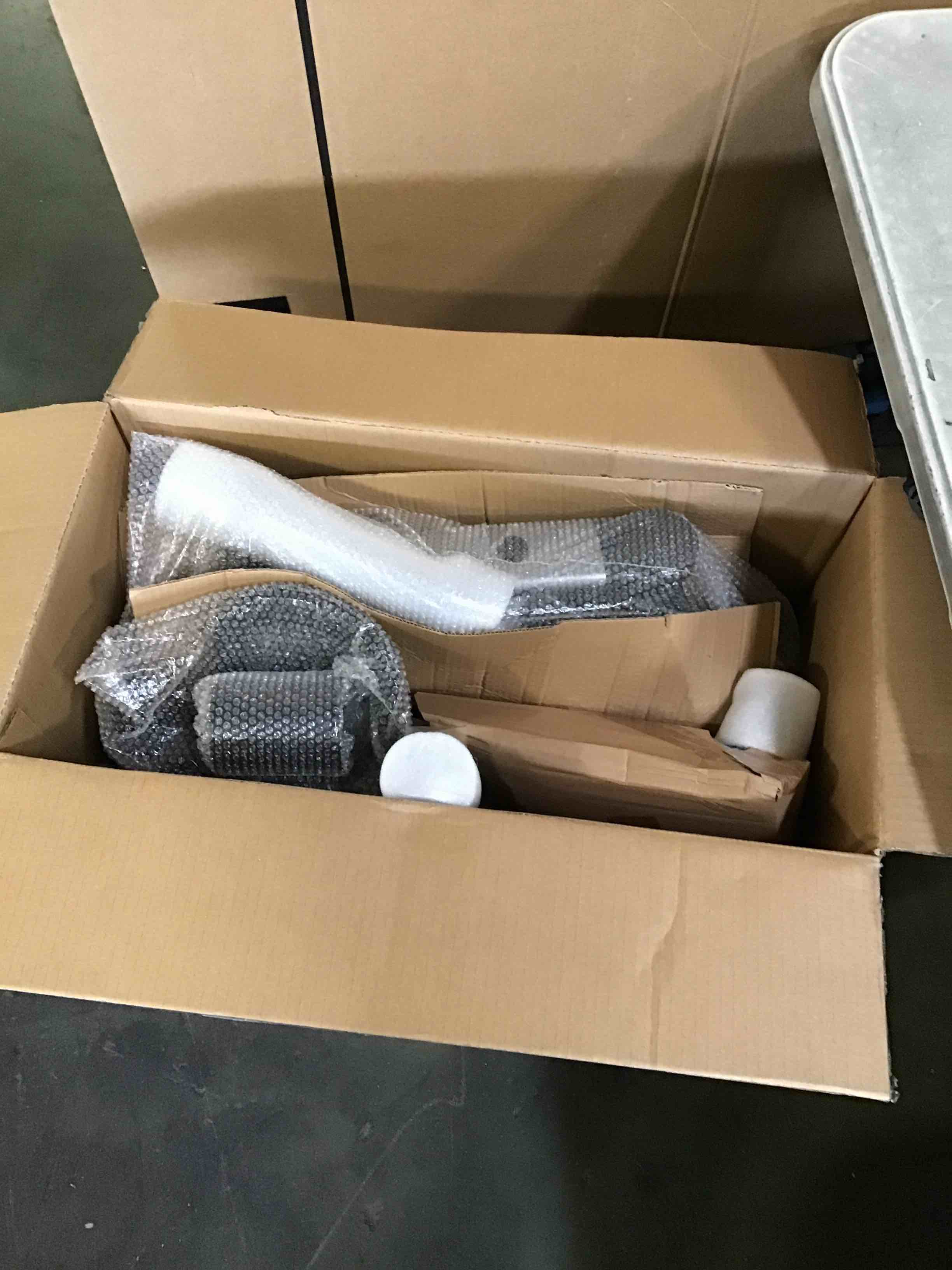 https://s3.amazonaws.com/lotting-images-prod/bidfta/PNK2092158_1738250995064.jpeg