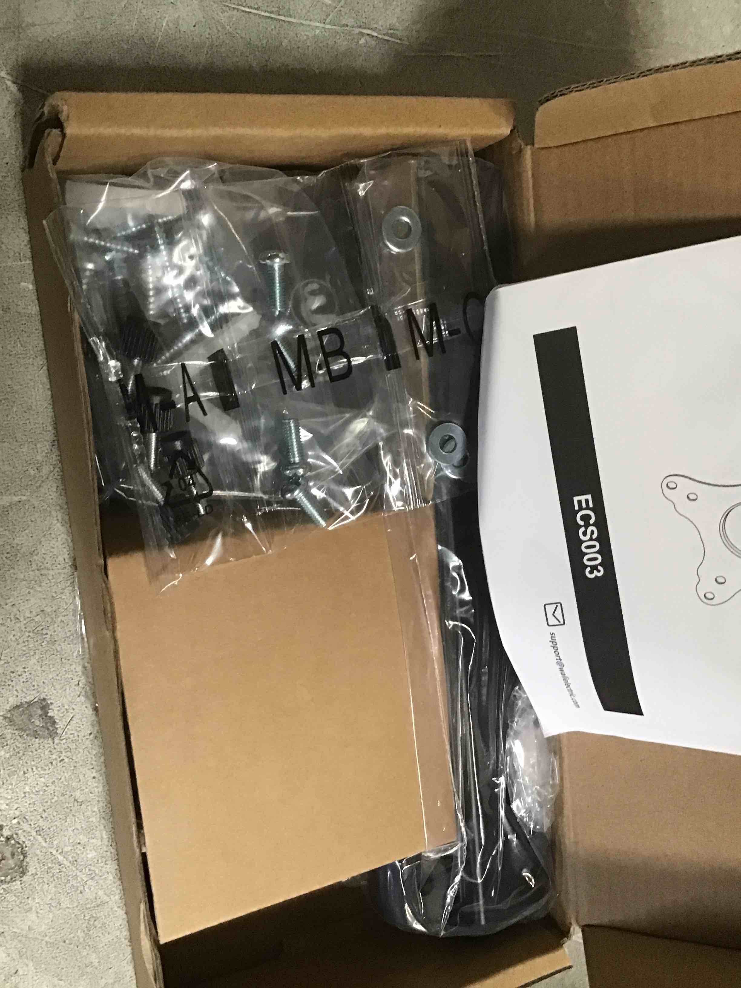 https://s3.amazonaws.com/lotting-images-prod/bidfta/PNK2092653_1738610613353.jpeg