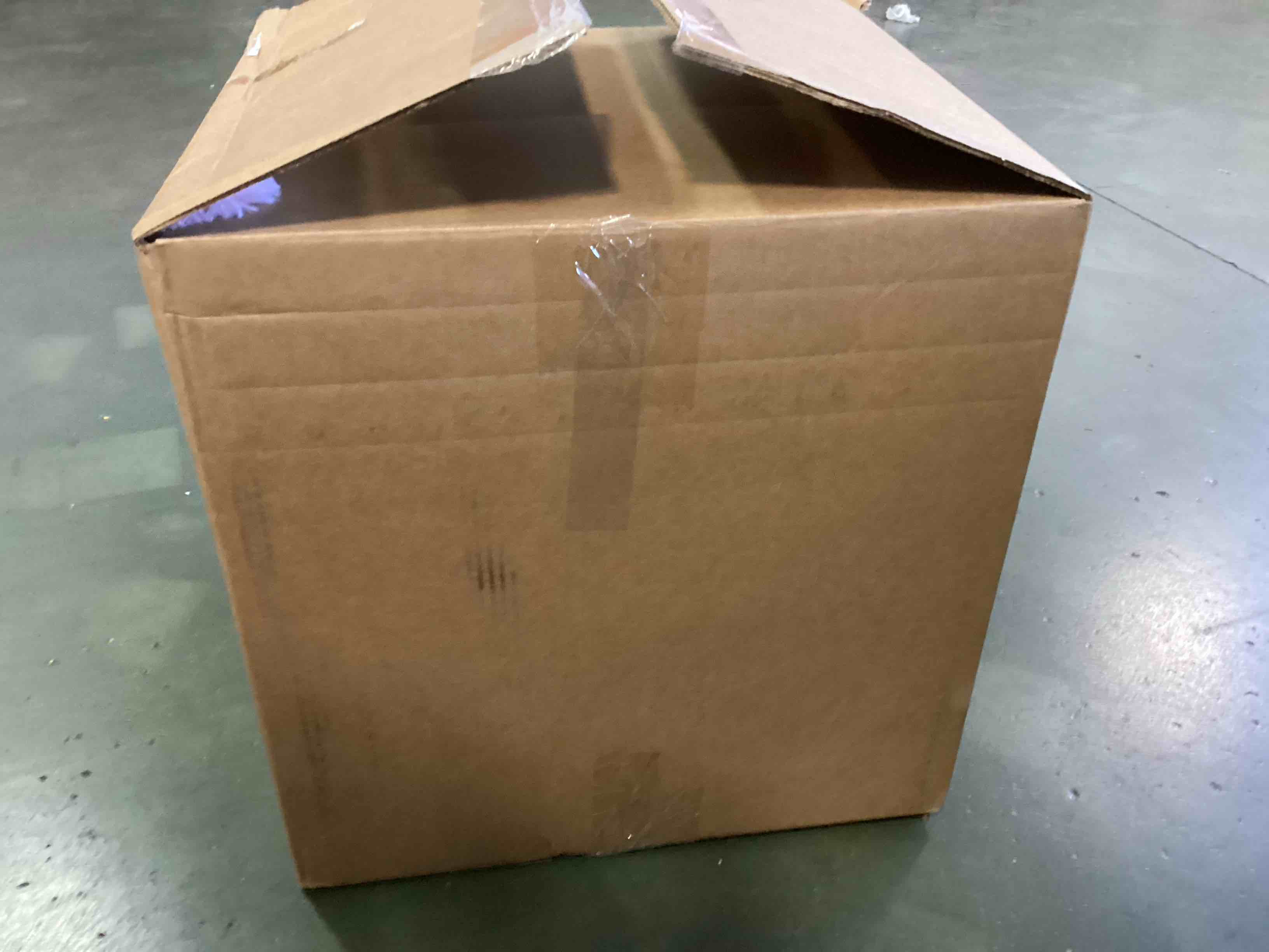 https://s3.amazonaws.com/lotting-images-prod/bidfta/PNK2095261_1738159067024.jpeg