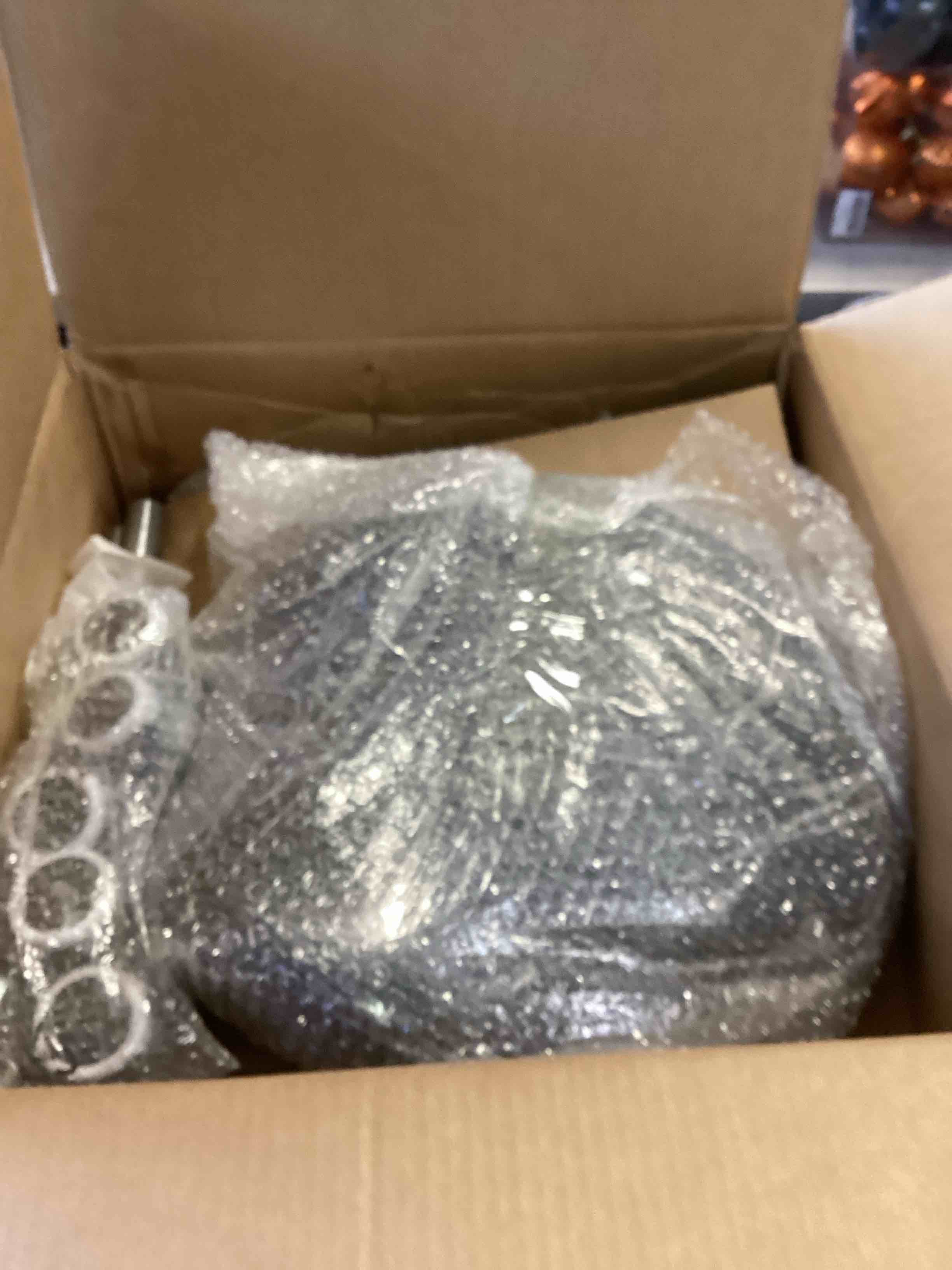 https://s3.amazonaws.com/lotting-images-prod/bidfta/PNK2095343_1738174933516.jpeg