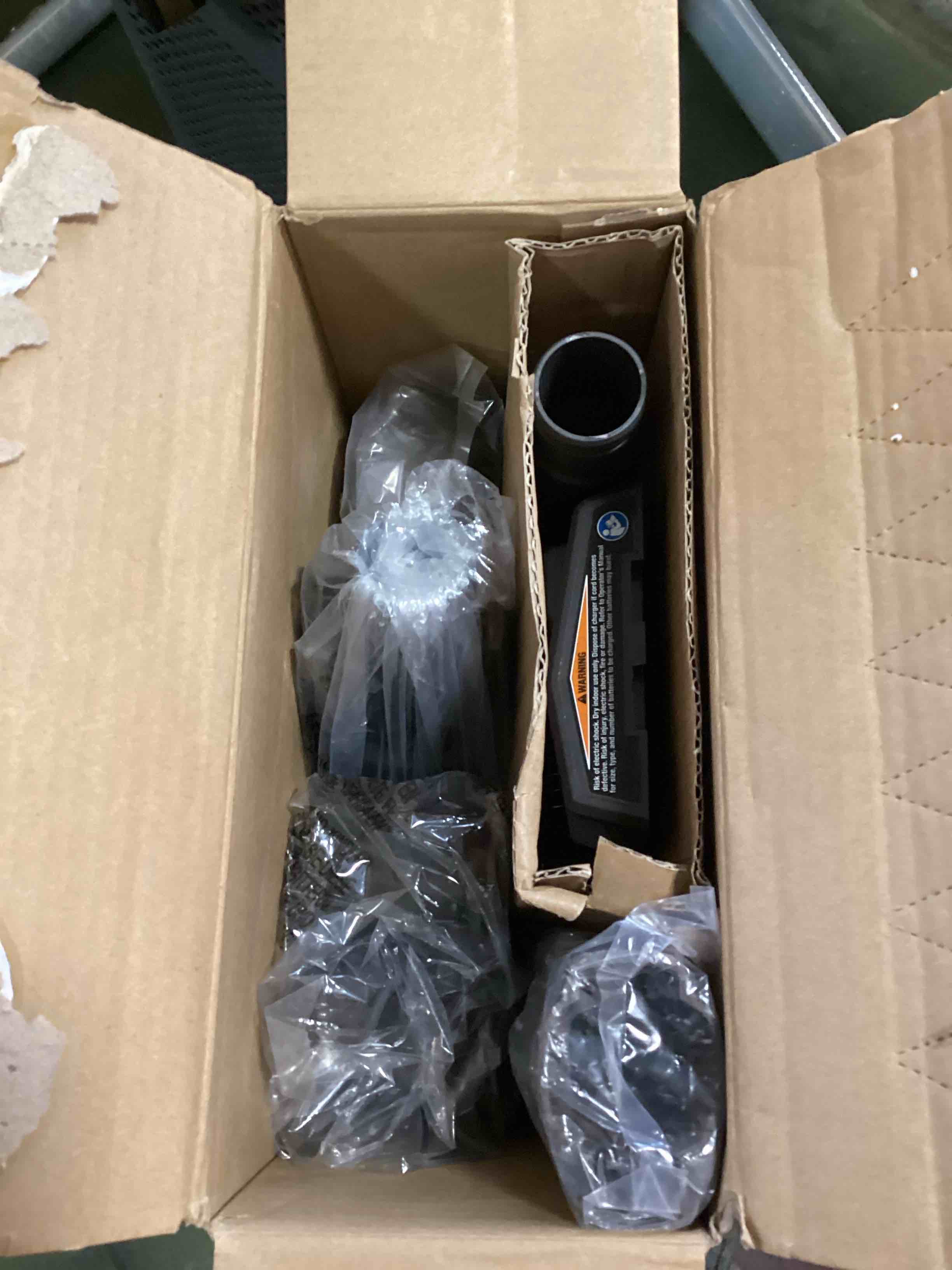 https://s3.amazonaws.com/lotting-images-prod/bidfta/PNK2095464_1738248347267.jpeg