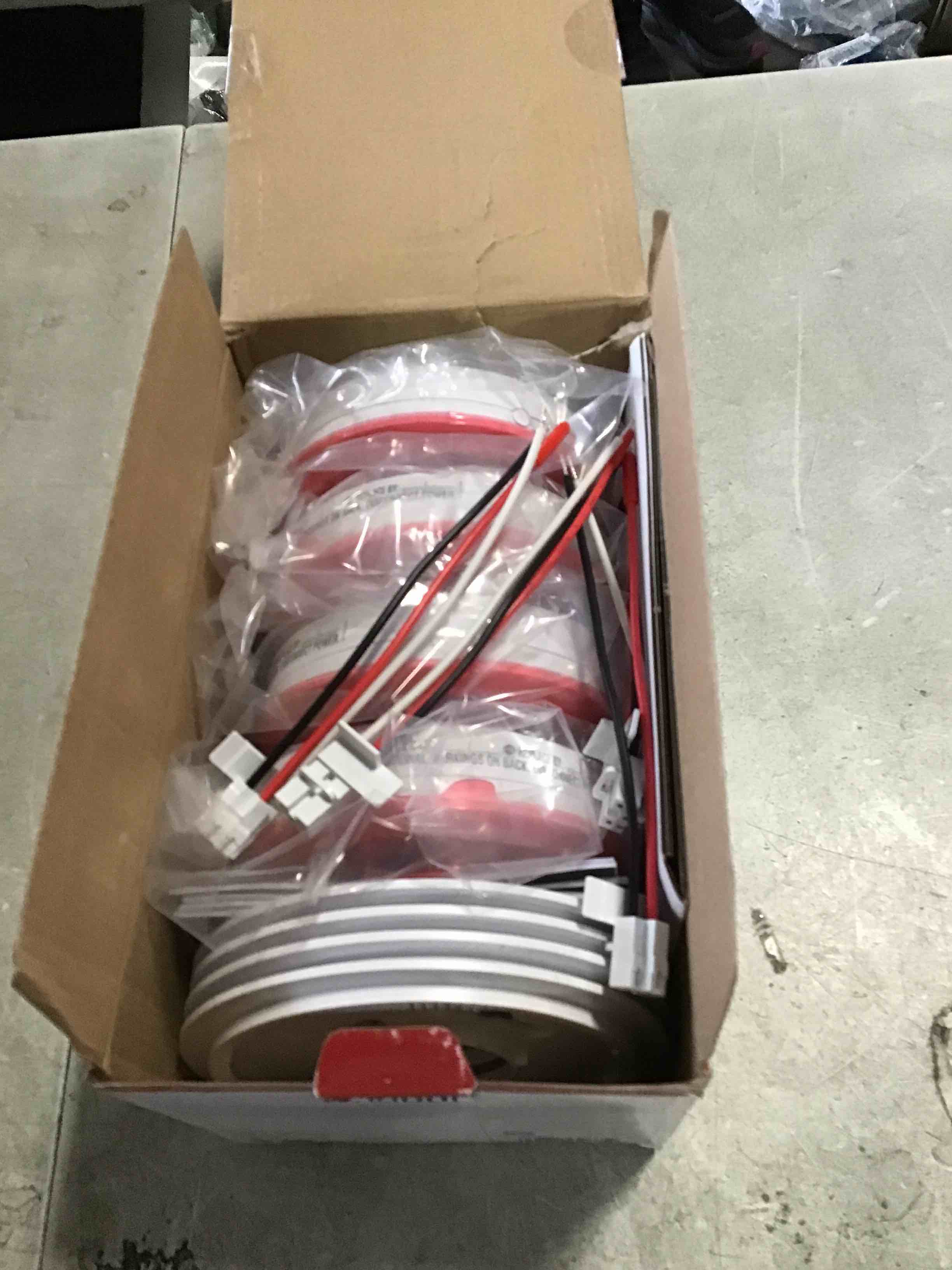 https://s3.amazonaws.com/lotting-images-prod/bidfta/PNK2097640_1741361754046.jpeg