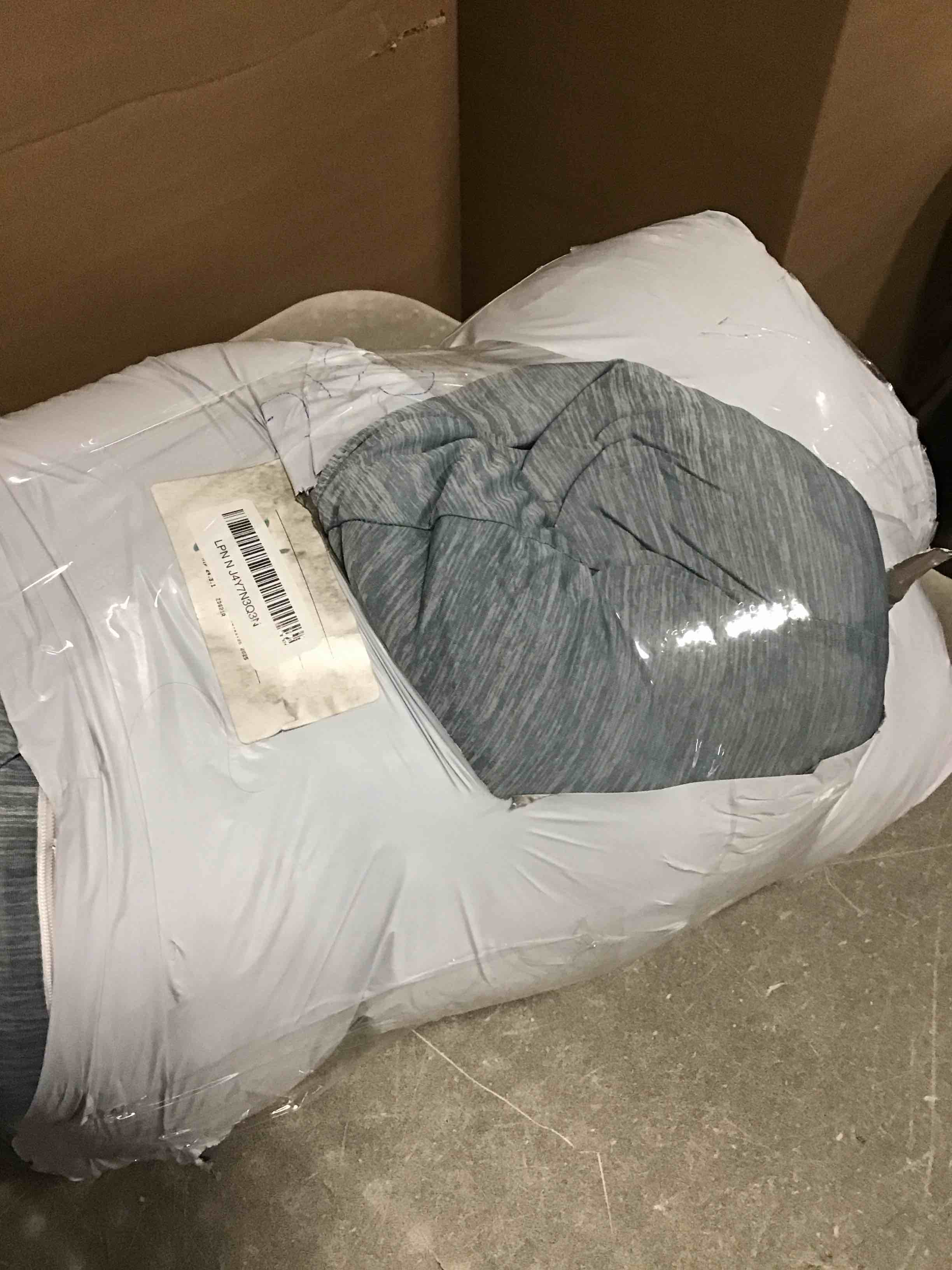 https://s3.amazonaws.com/lotting-images-prod/bidfta/PNK2099017_1738762367587.jpeg