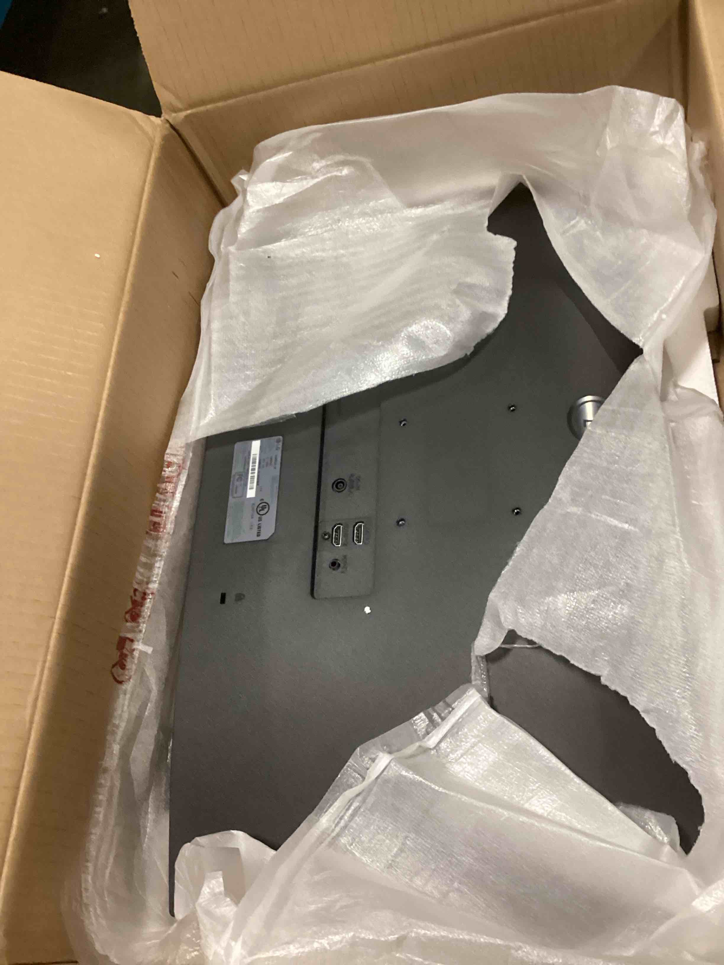 https://s3.amazonaws.com/lotting-images-prod/bidfta/PNK2101145_1738762662960.jpeg