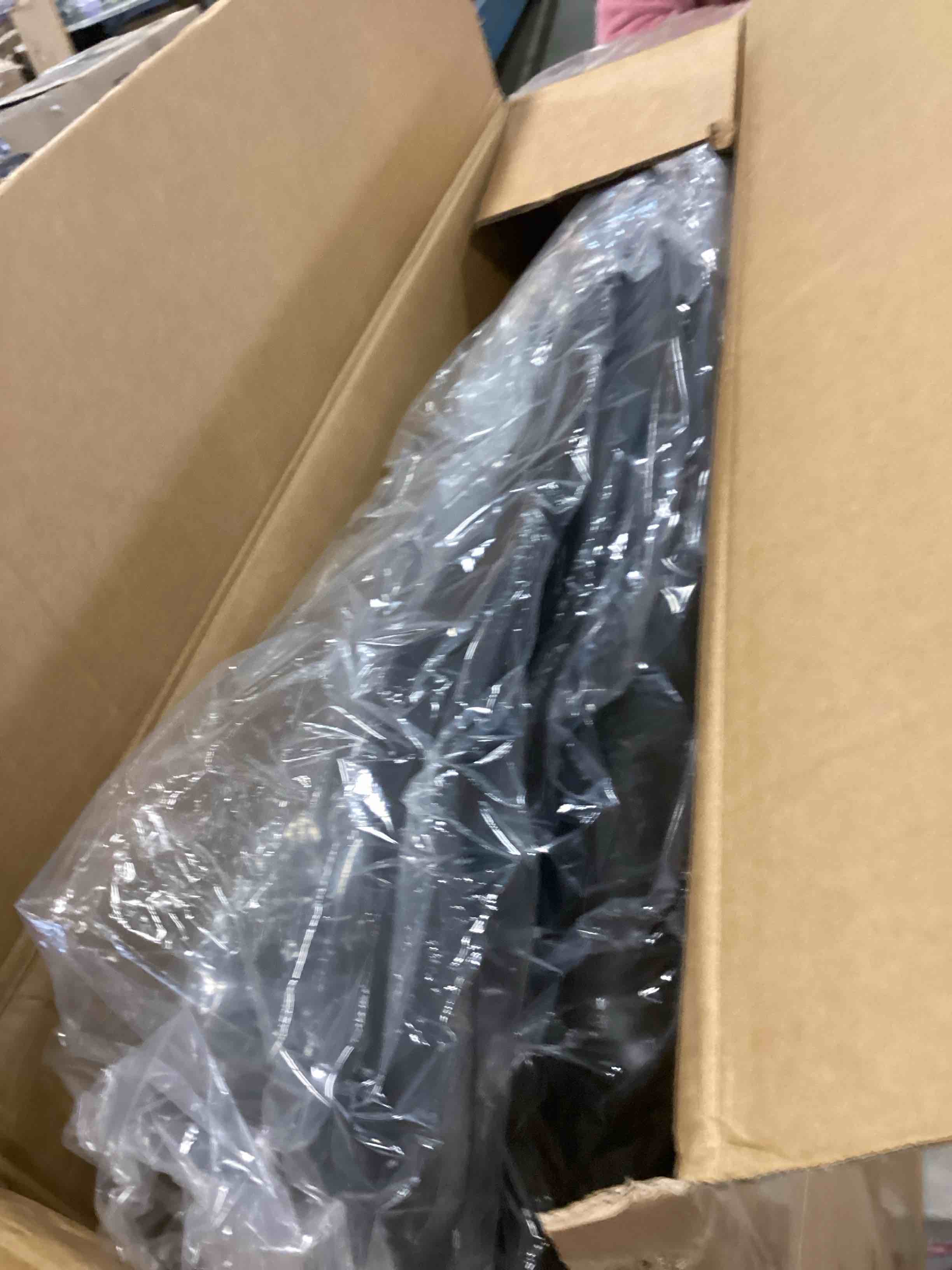https://s3.amazonaws.com/lotting-images-prod/bidfta/PNK2101273_1738776905026.jpeg