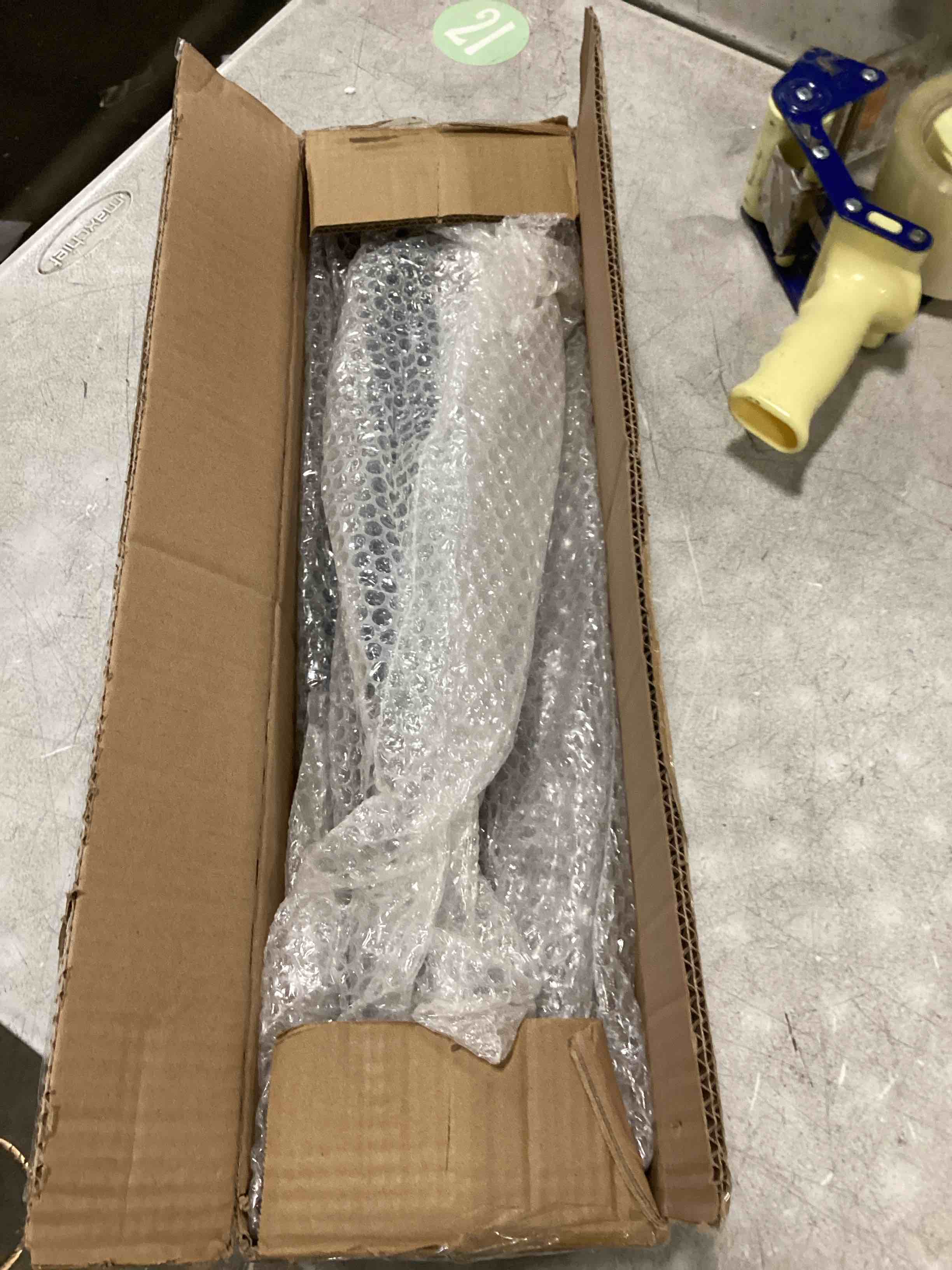https://s3.amazonaws.com/lotting-images-prod/bidfta/PNK2101280_1738779615083.jpeg
