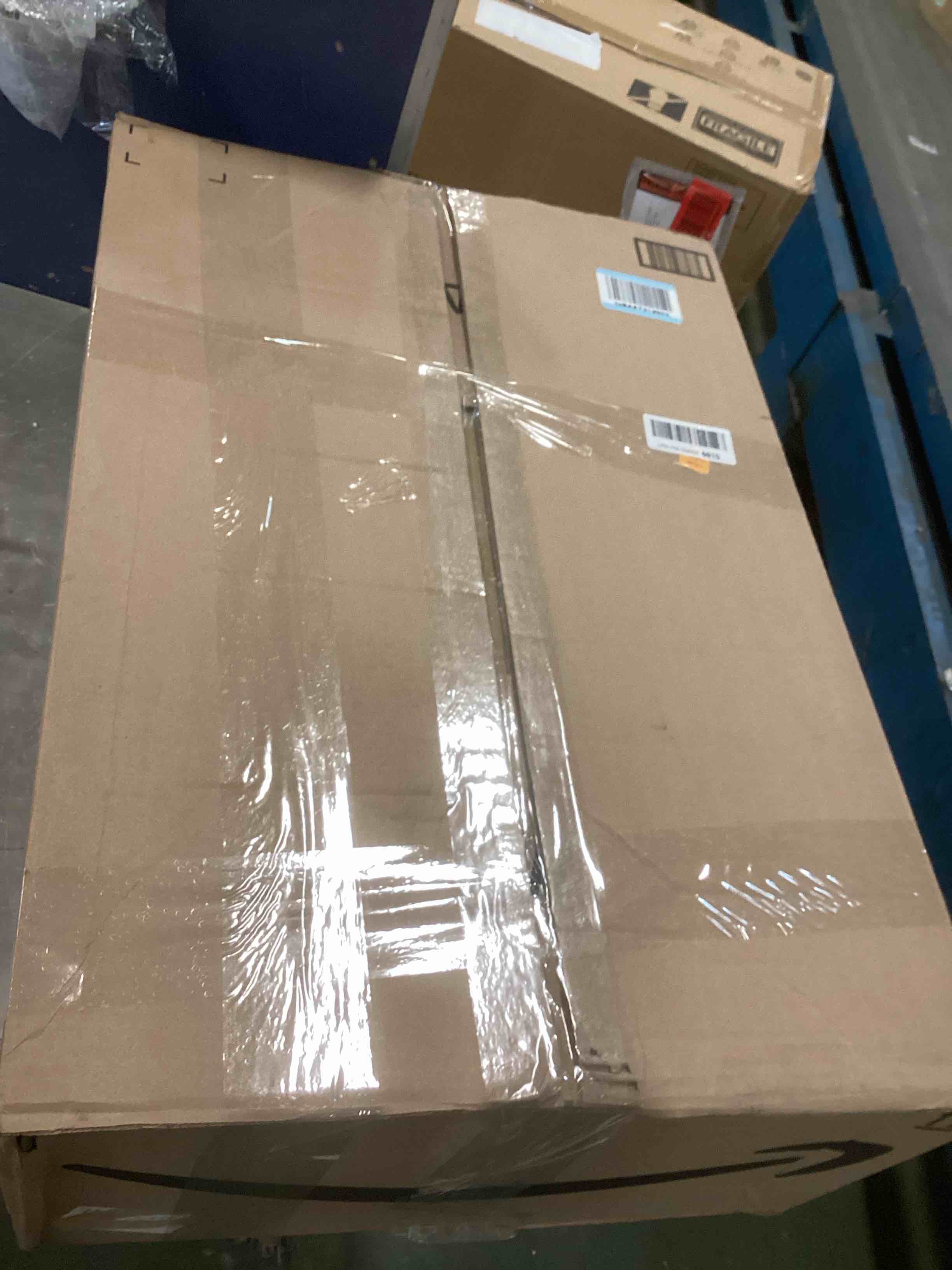 https://s3.amazonaws.com/lotting-images-prod/bidfta/PNK2102607_1739393397145.jpeg