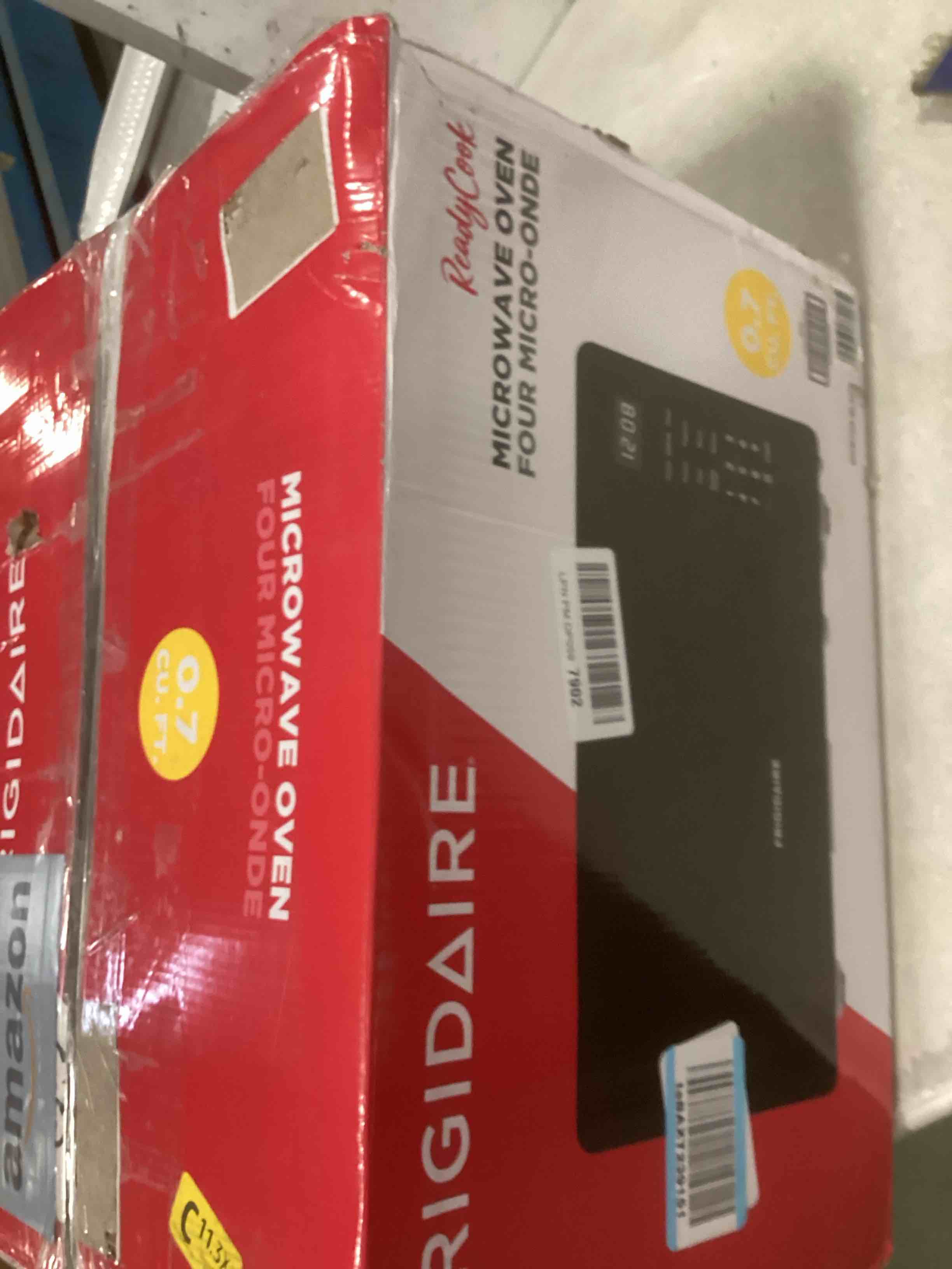 https://s3.amazonaws.com/lotting-images-prod/bidfta/PNK2102795_1739466451446.jpeg