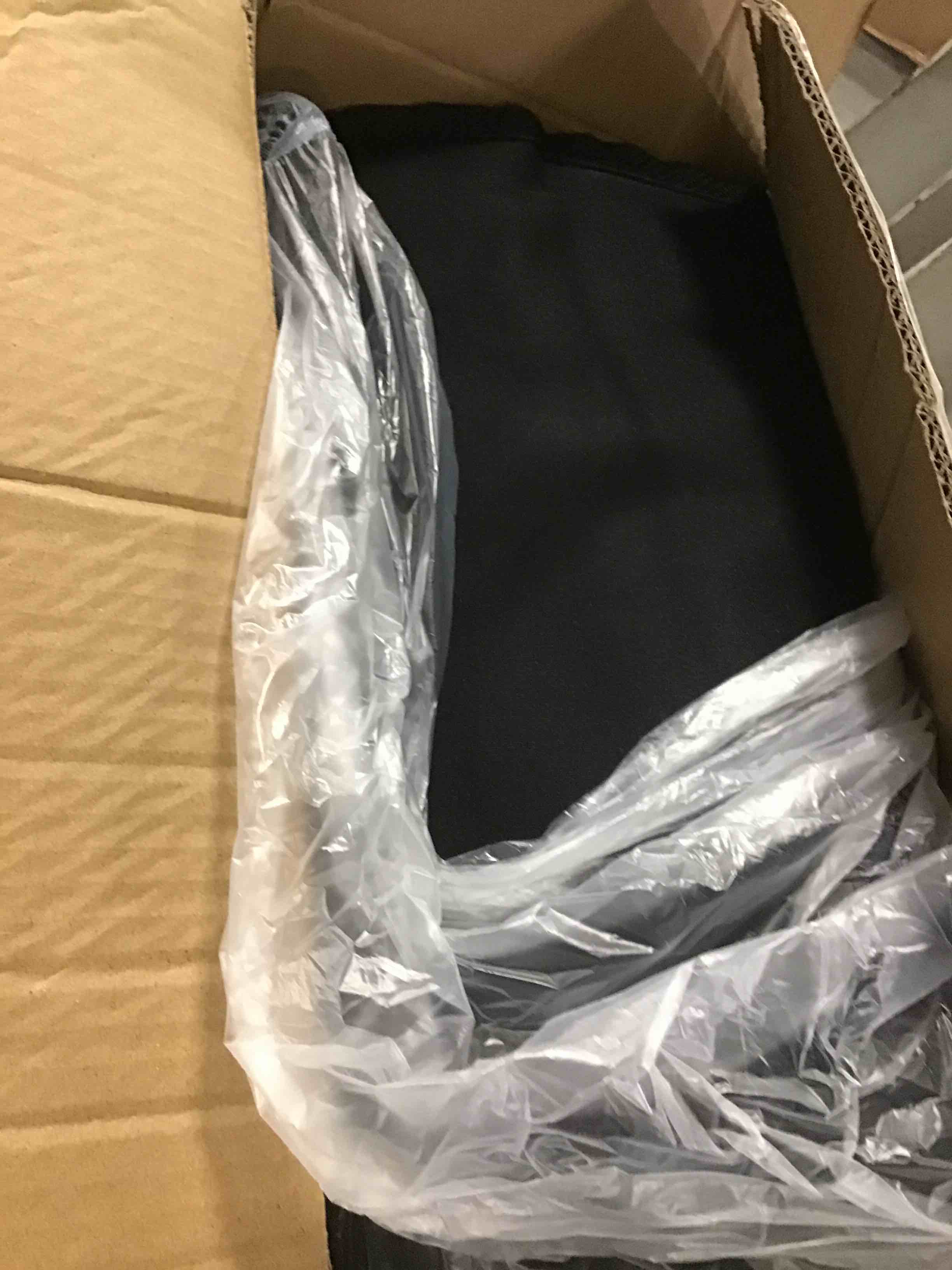 https://s3.amazonaws.com/lotting-images-prod/bidfta/PNK2105180_1739374679292.jpeg