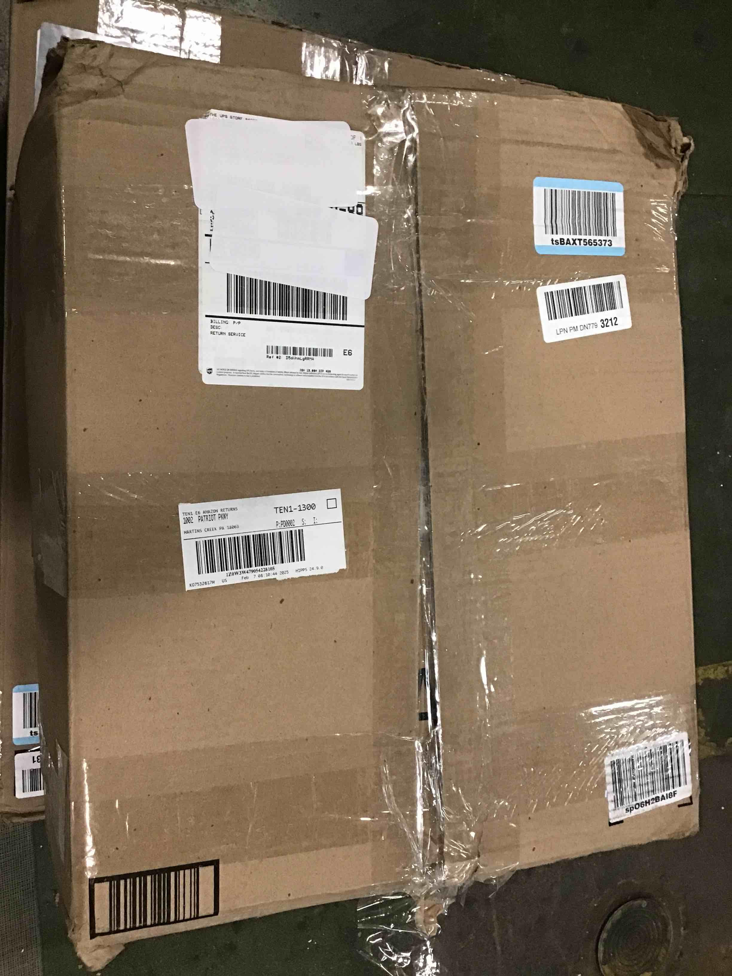 https://s3.amazonaws.com/lotting-images-prod/bidfta/PNK2106903_1740062843706.jpeg