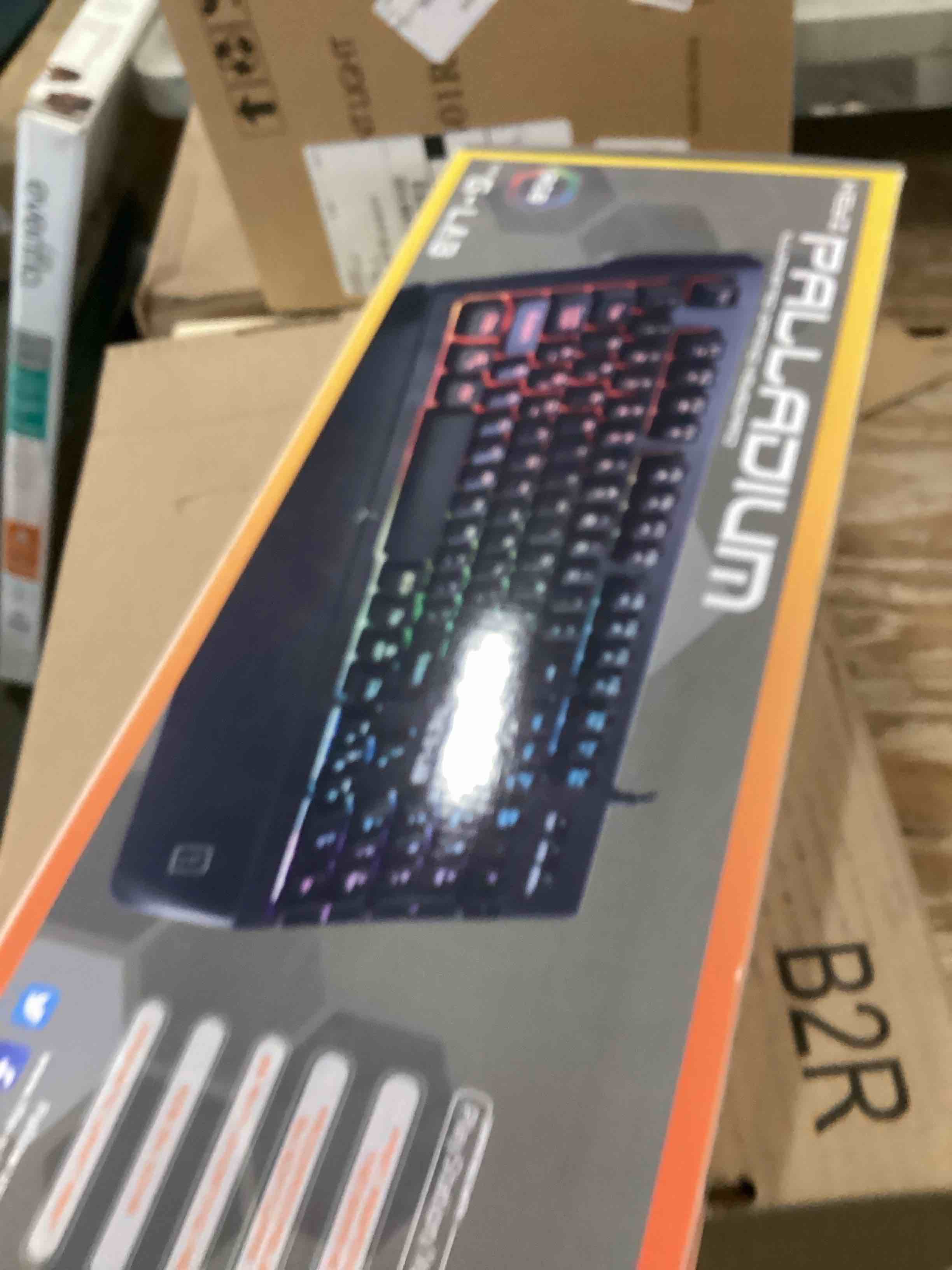 https://s3.amazonaws.com/lotting-images-prod/bidfta/PNK2107300_1738694420361.jpeg