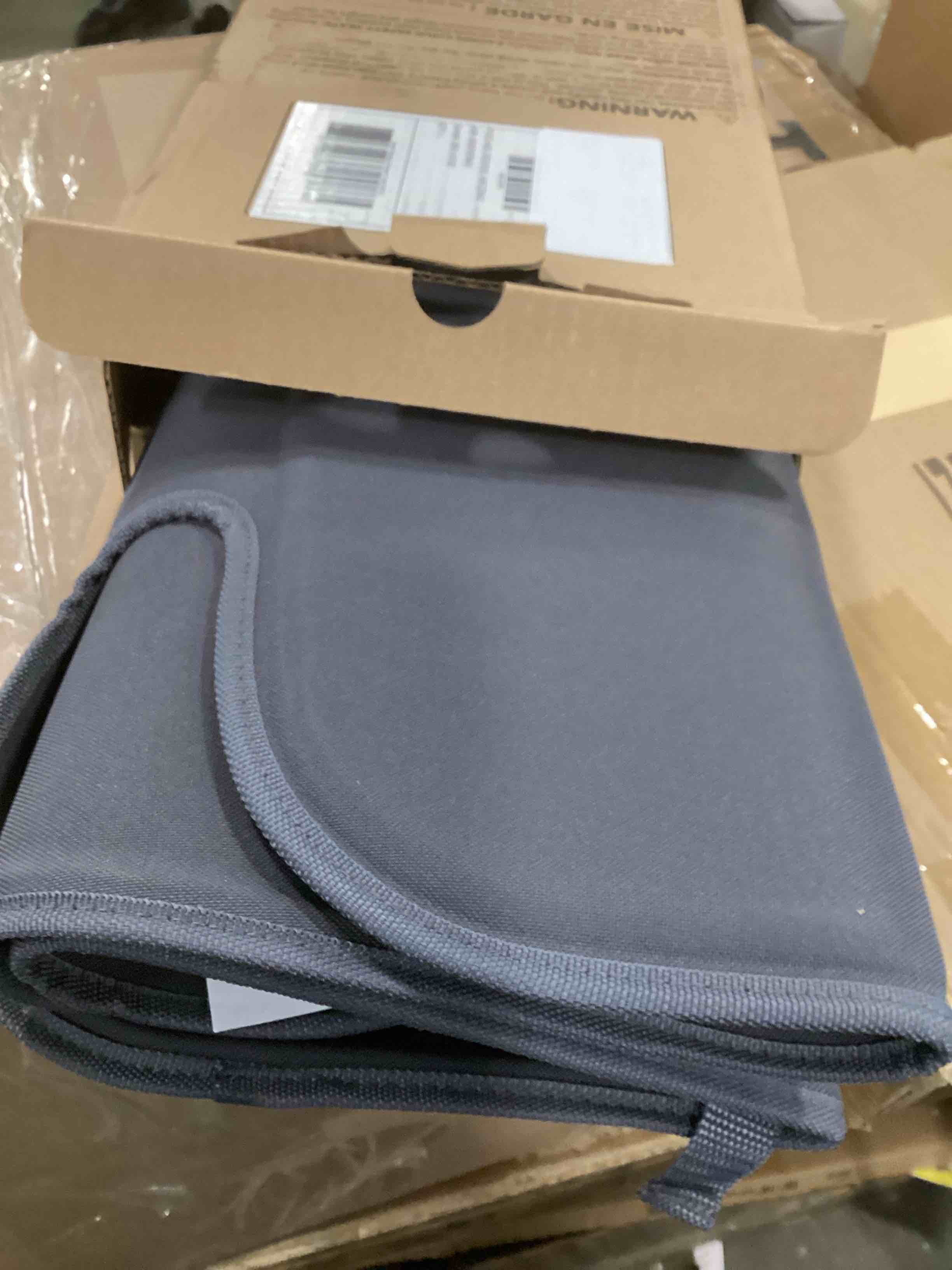 https://s3.amazonaws.com/lotting-images-prod/bidfta/PNK2107490_1738783358829.jpeg