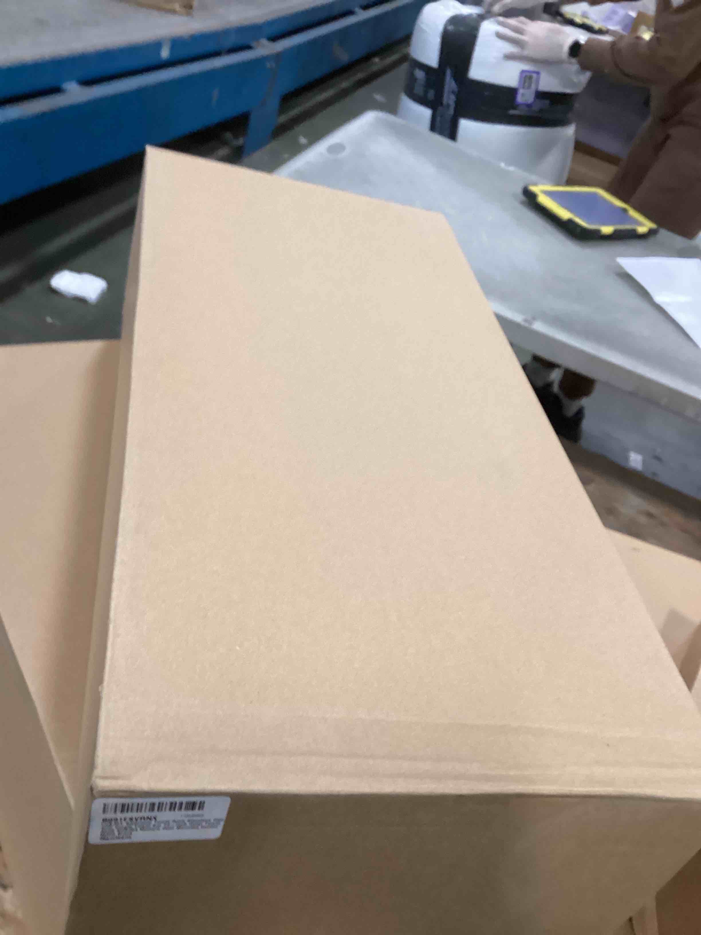 https://s3.amazonaws.com/lotting-images-prod/bidfta/PNK2107506_1738785441752.jpeg