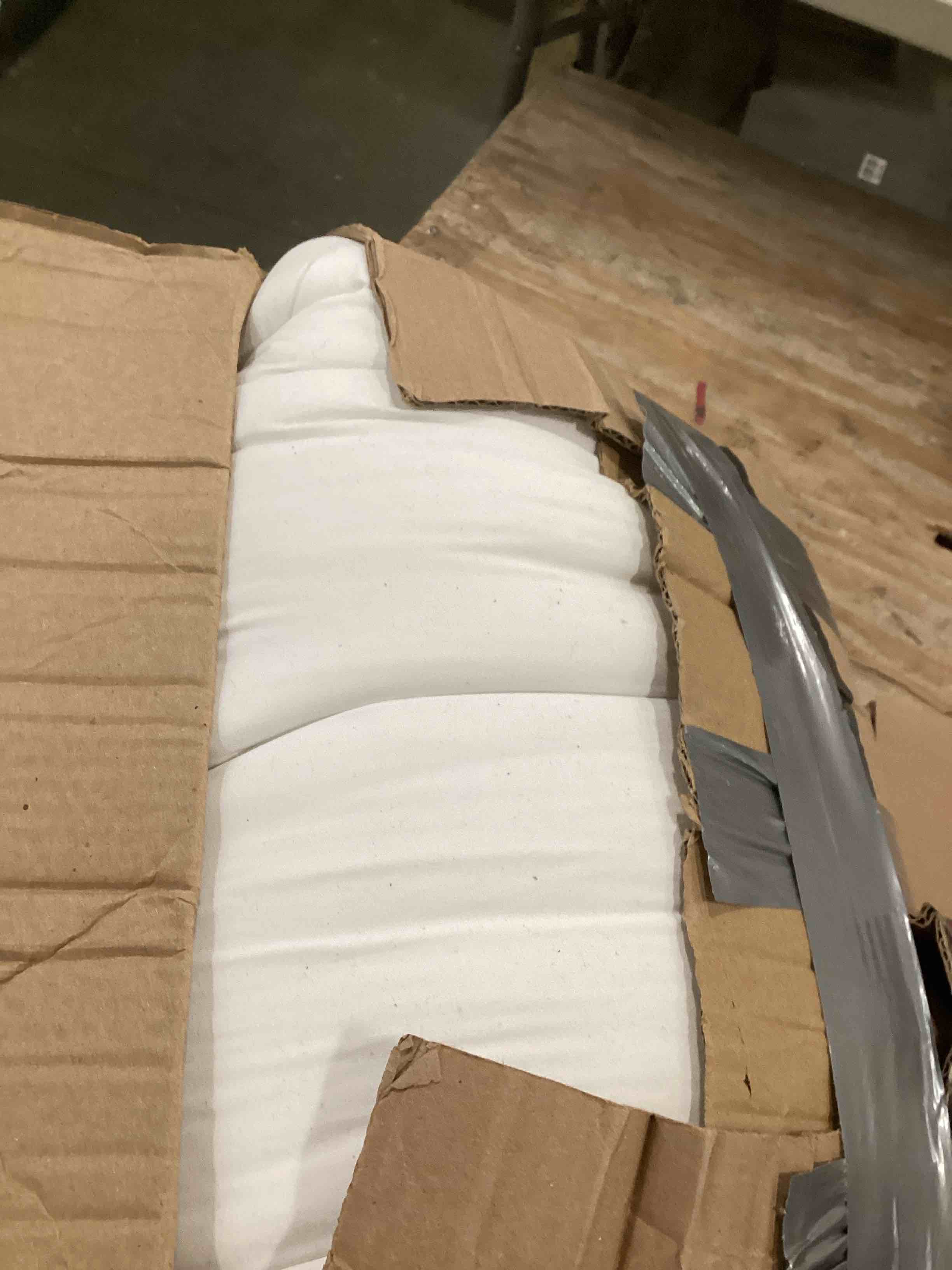 https://s3.amazonaws.com/lotting-images-prod/bidfta/PNK2107658_1738858530008.jpeg