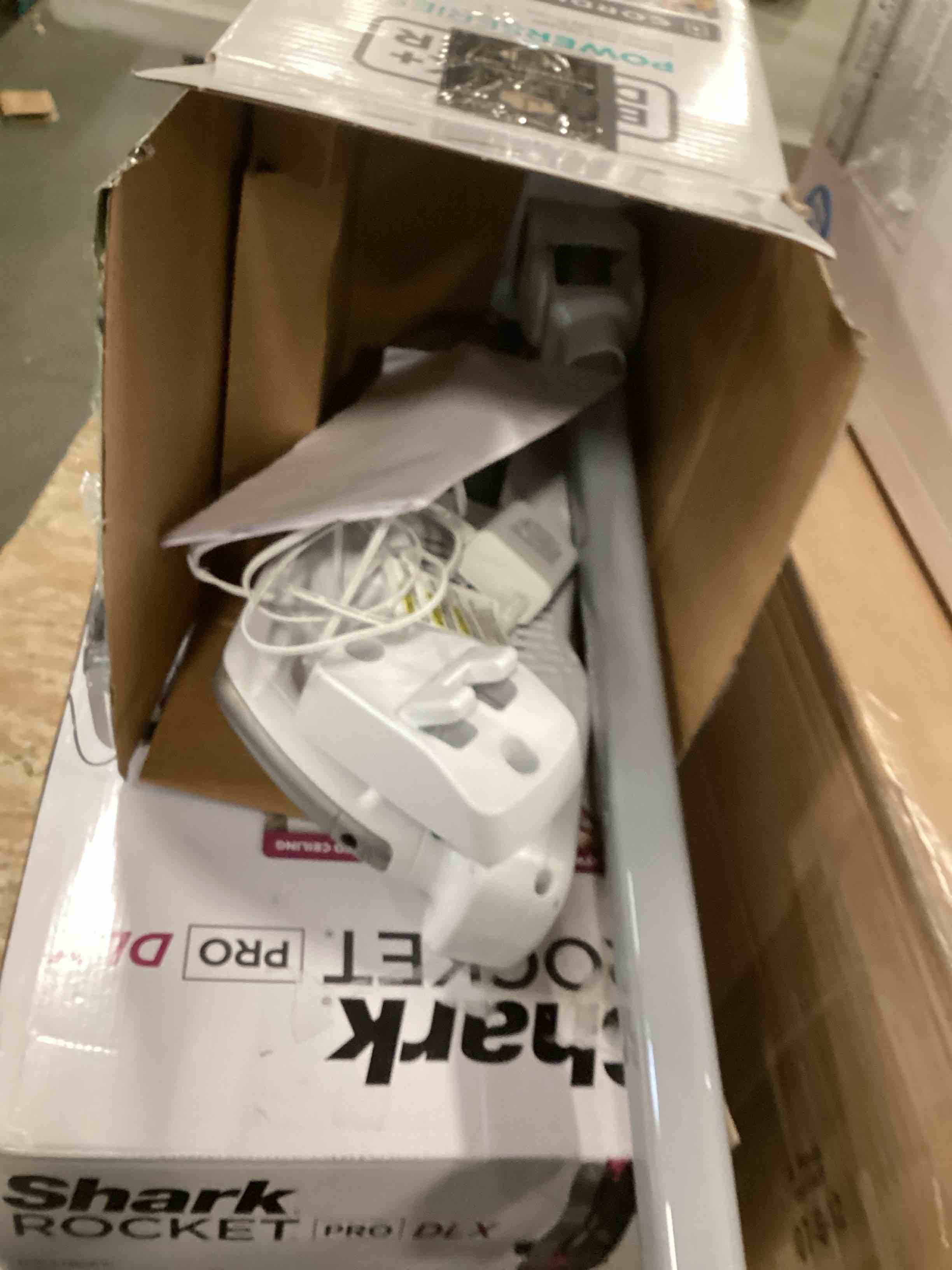 https://s3.amazonaws.com/lotting-images-prod/bidfta/PNK2107728_1738871306390.jpeg
