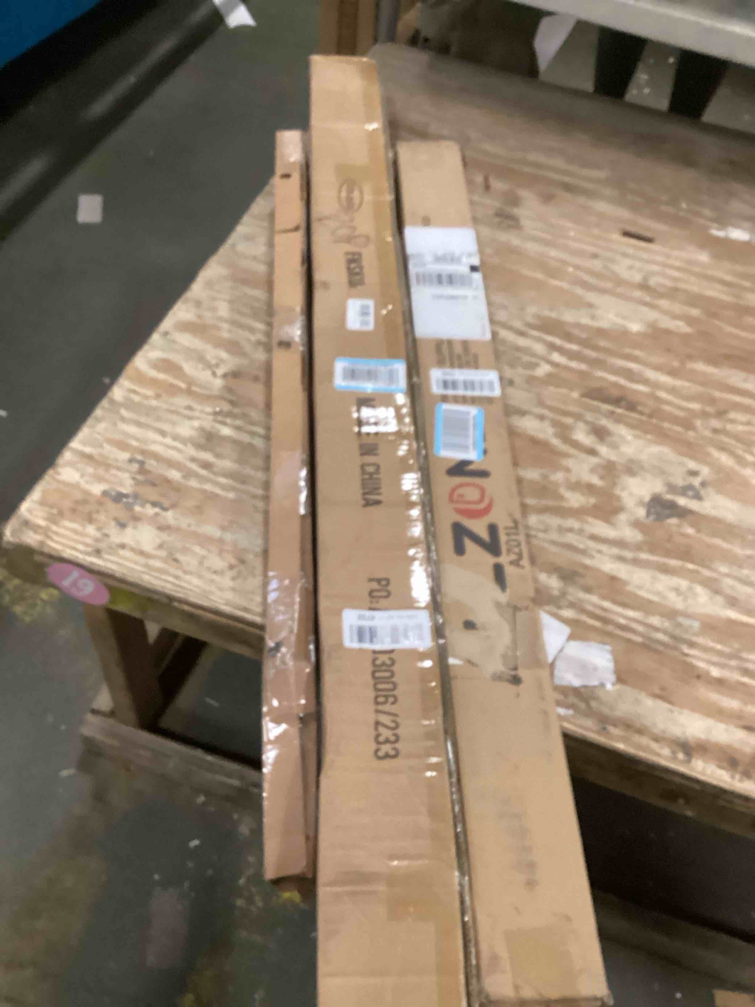 https://s3.amazonaws.com/lotting-images-prod/bidfta/PNK2108622_1739378590940.jpeg