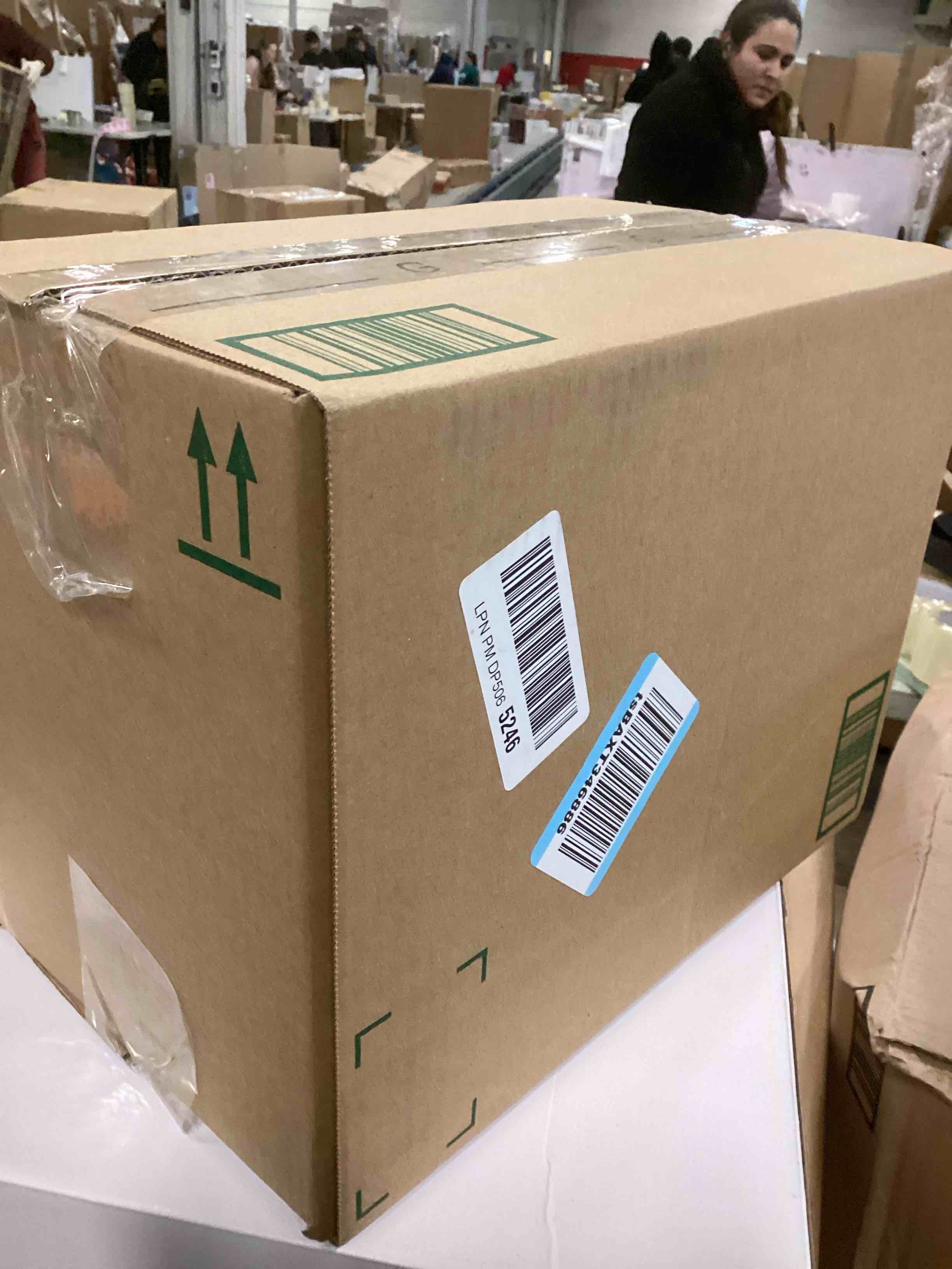 https://s3.amazonaws.com/lotting-images-prod/bidfta/PNK2108804_1739453215815.jpeg