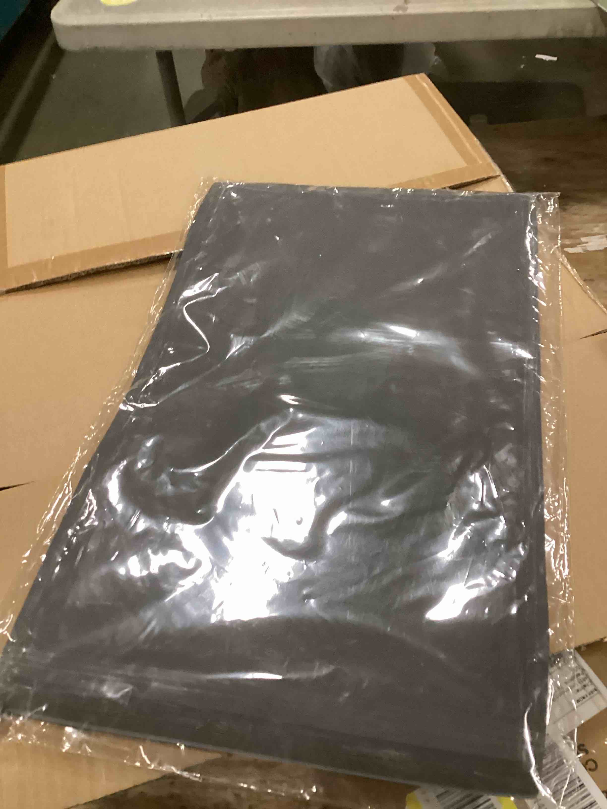 https://s3.amazonaws.com/lotting-images-prod/bidfta/PNK2108843_1739460825089.jpeg