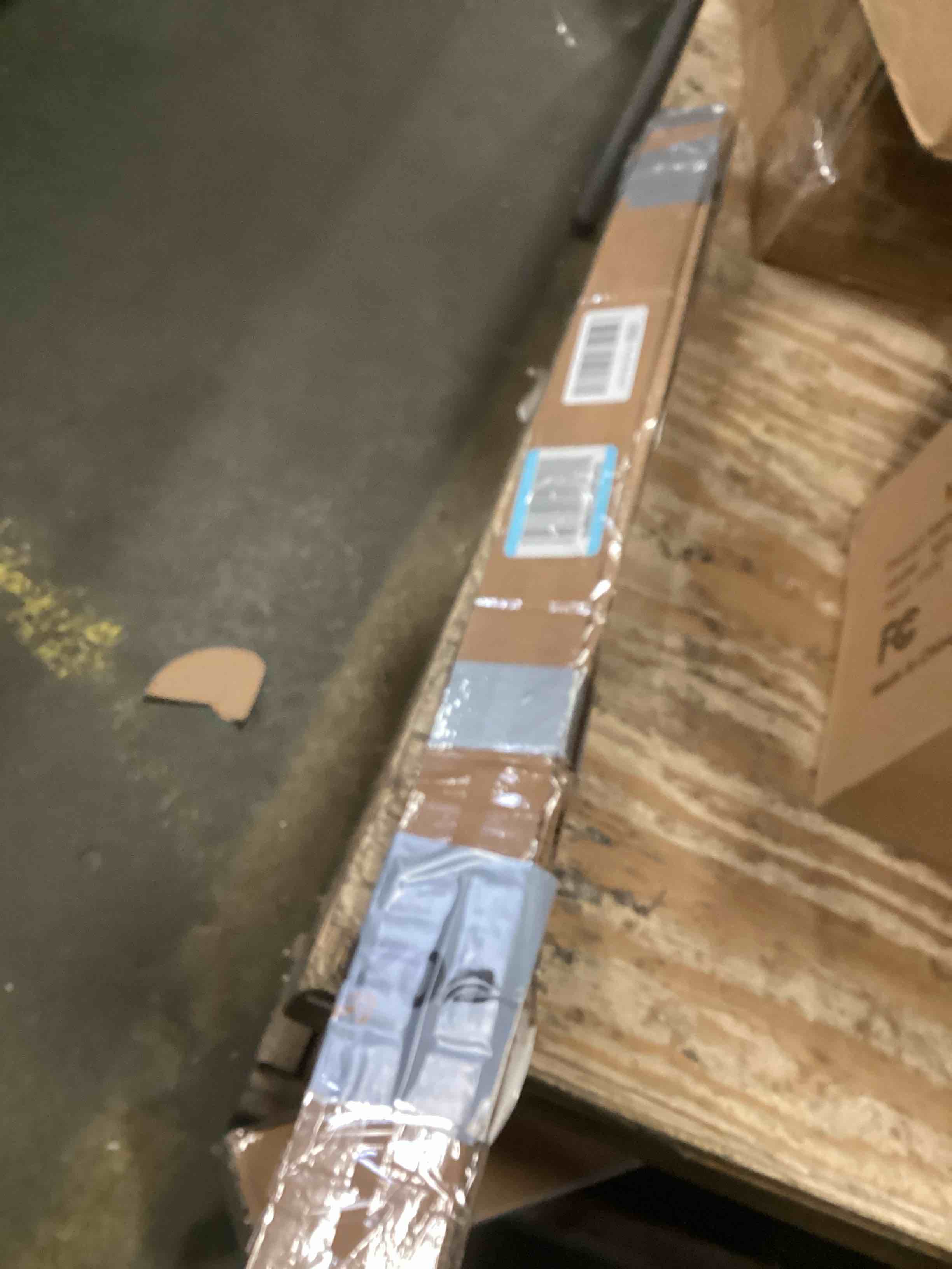 https://s3.amazonaws.com/lotting-images-prod/bidfta/PNK2109148_1739543232547.jpeg