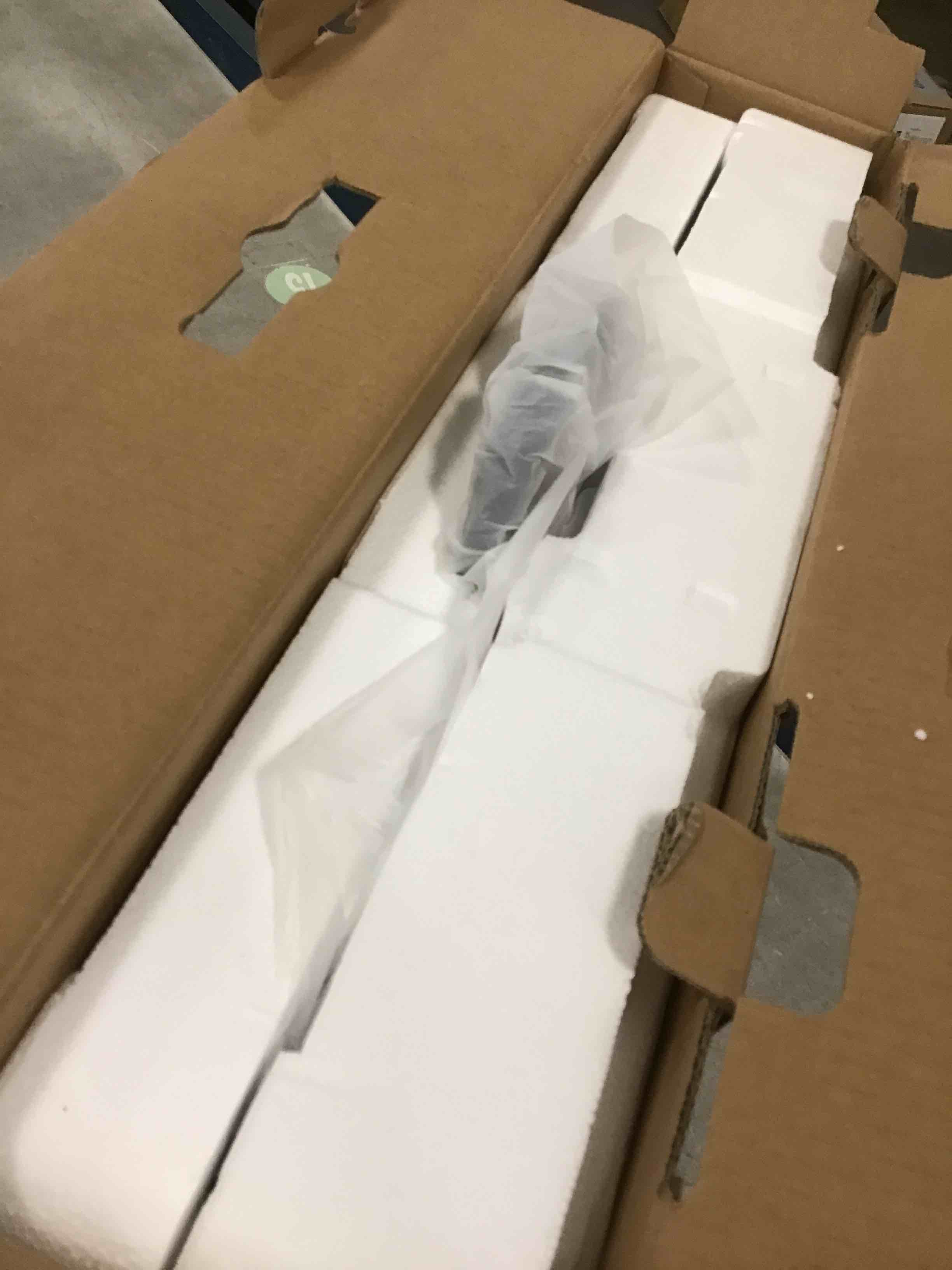 https://s3.amazonaws.com/lotting-images-prod/bidfta/PNK2112991_1740684306944.jpeg