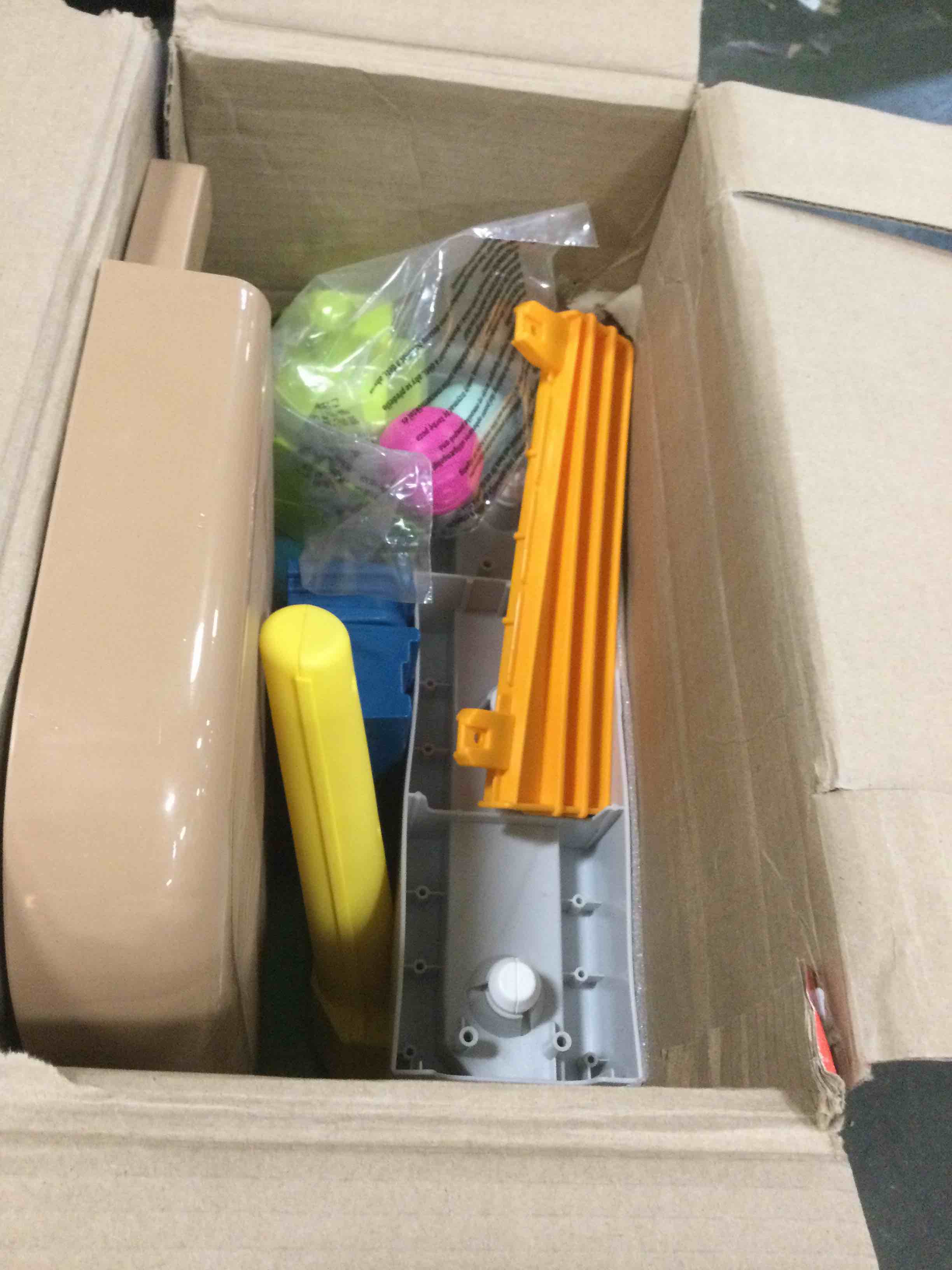 https://s3.amazonaws.com/lotting-images-prod/bidfta/PNK2113043_1738771473578.jpeg