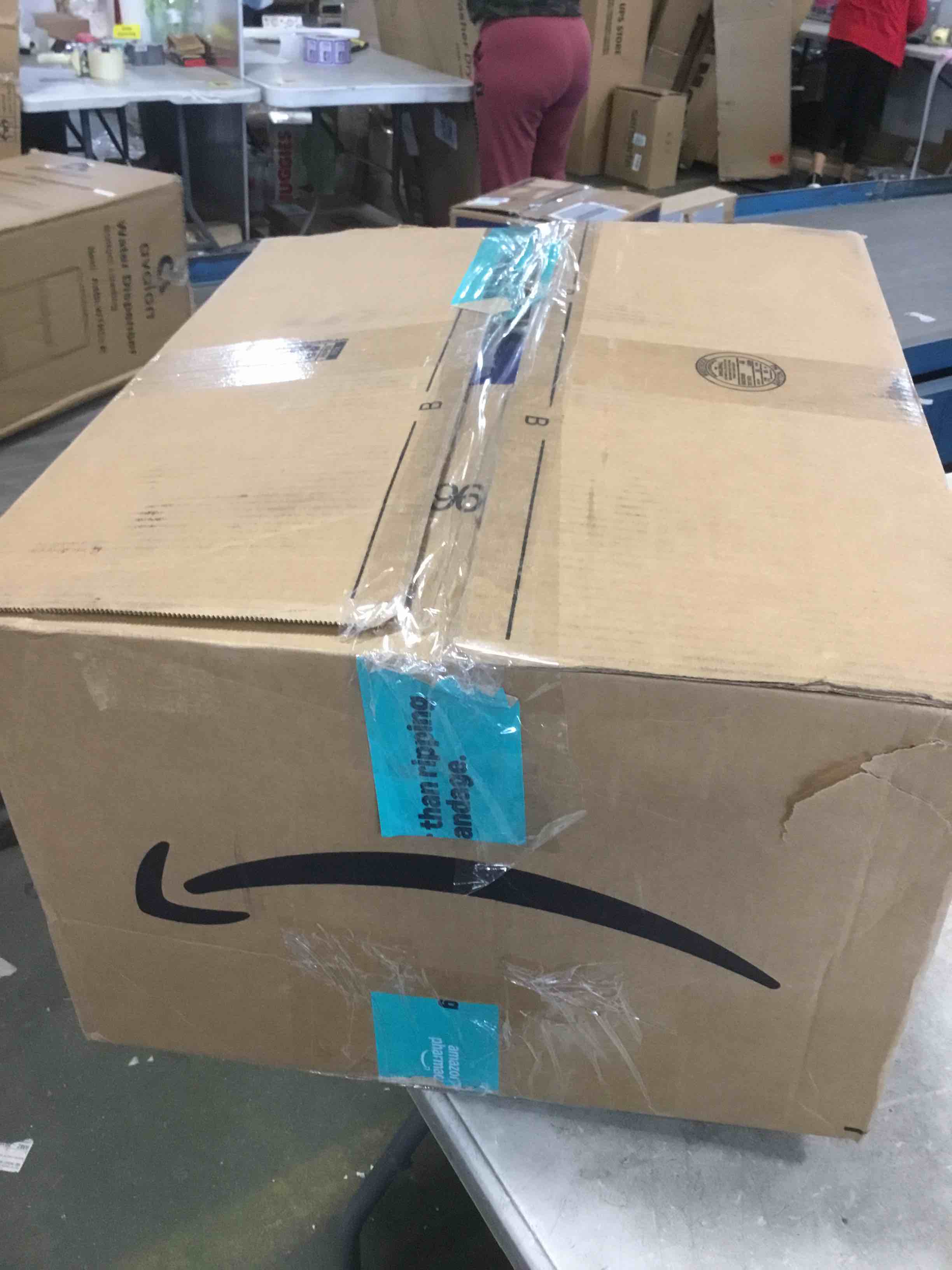https://s3.amazonaws.com/lotting-images-prod/bidfta/PNK2113249_1738946677583.jpeg