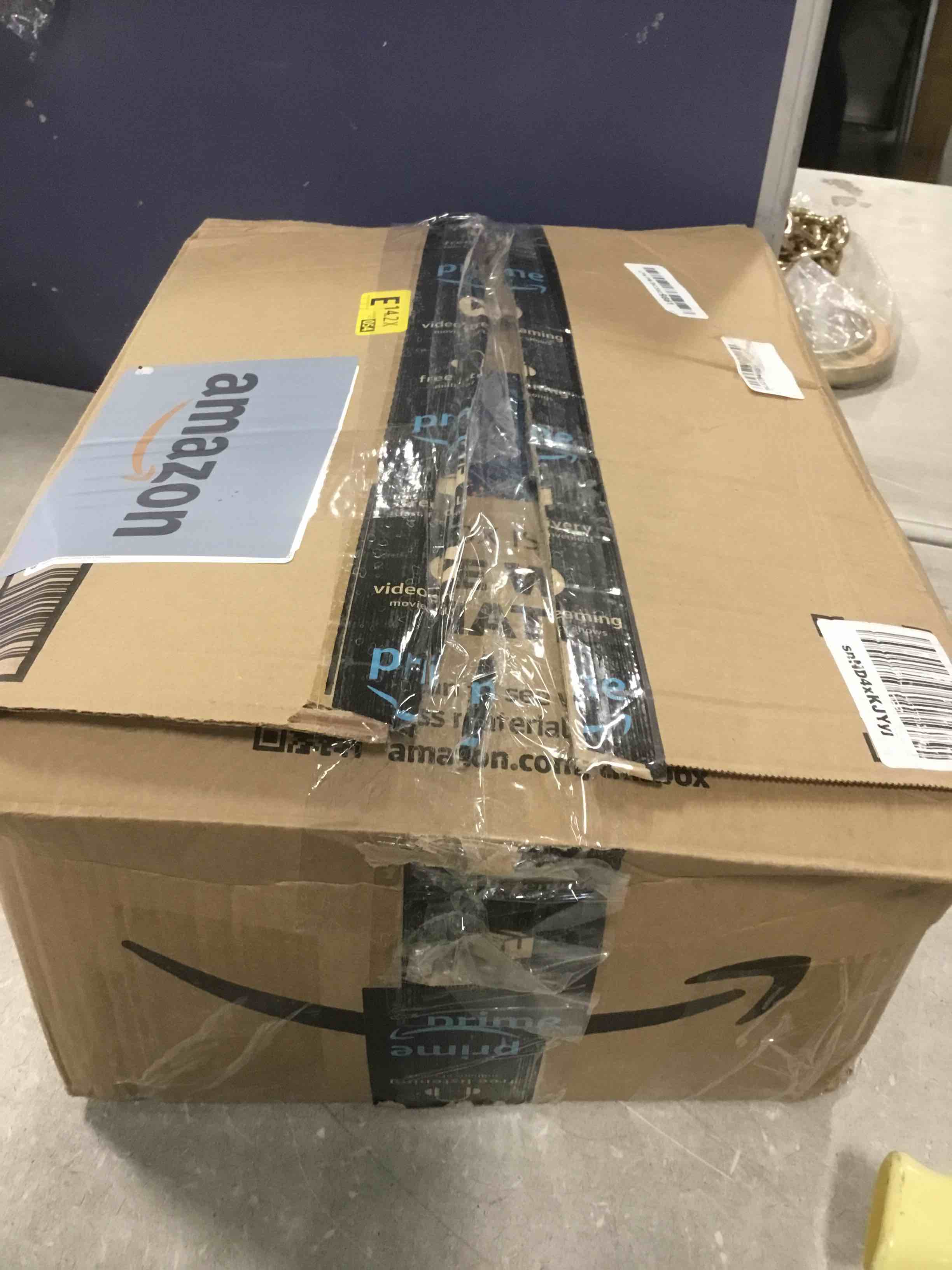 https://s3.amazonaws.com/lotting-images-prod/bidfta/PNK2113528_1739212895717.jpeg