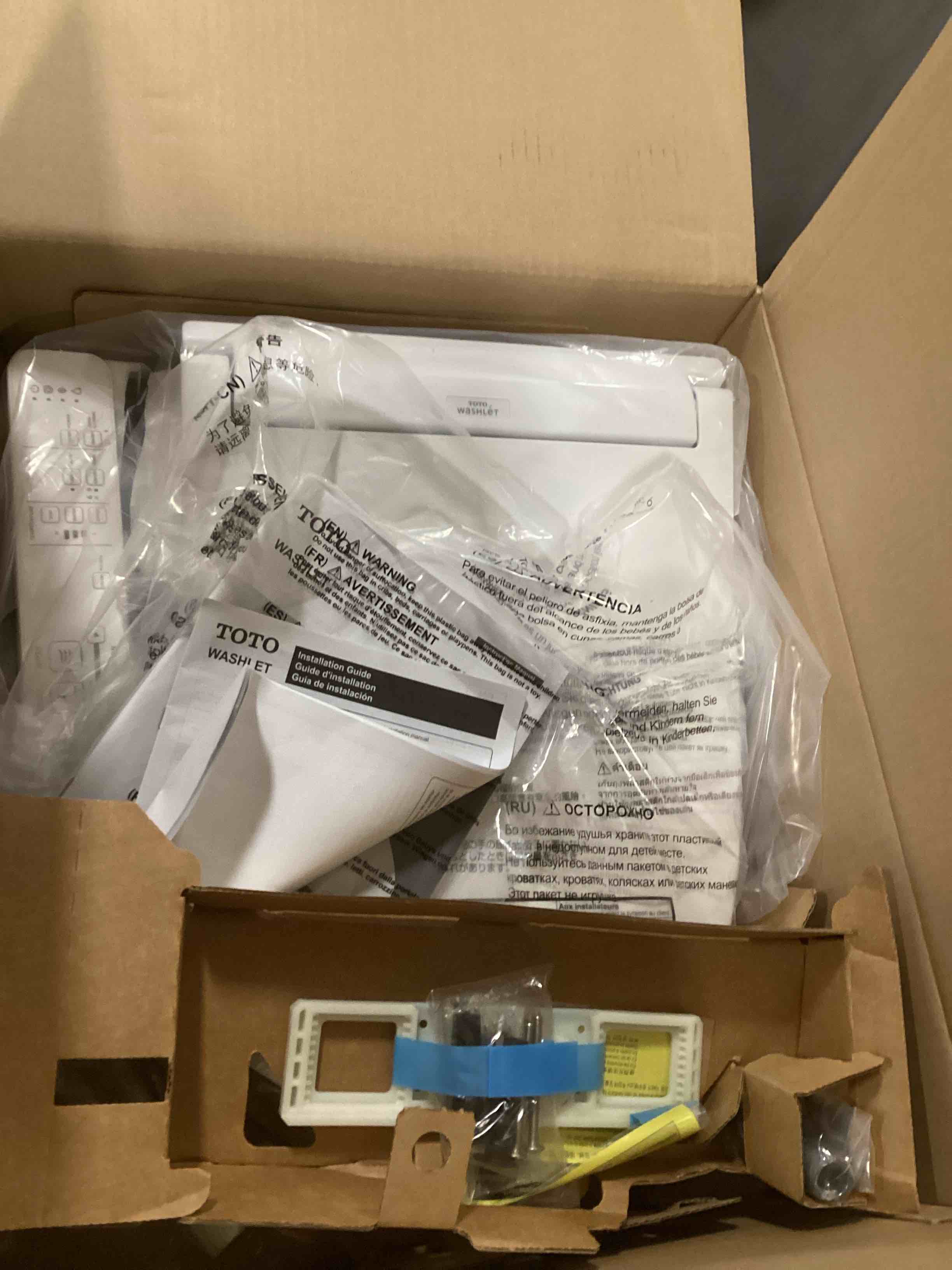 https://s3.amazonaws.com/lotting-images-prod/bidfta/PNK2114819_1739971778635.jpeg
