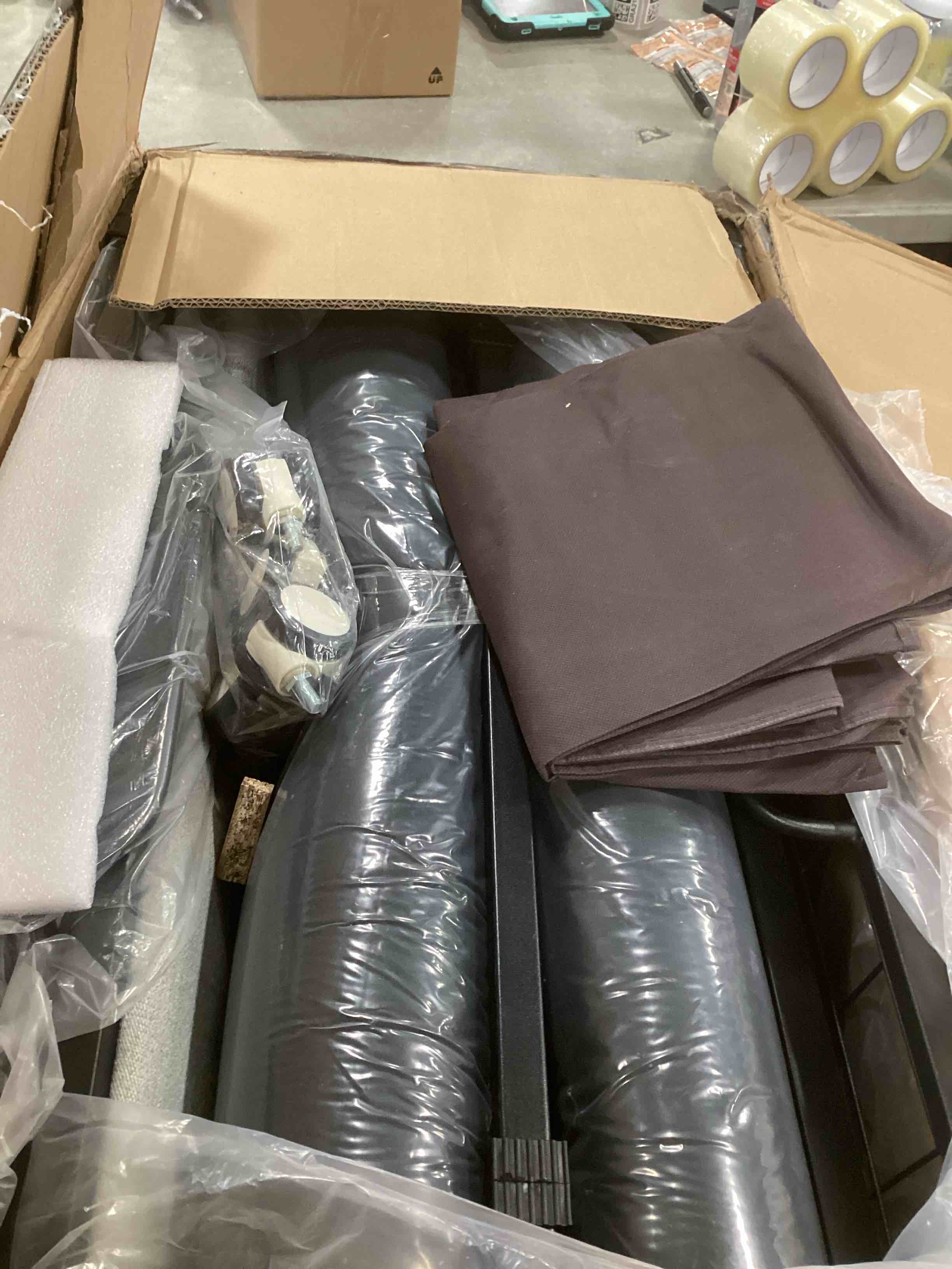 https://s3.amazonaws.com/lotting-images-prod/bidfta/PNK2115213_1740078749009.jpeg