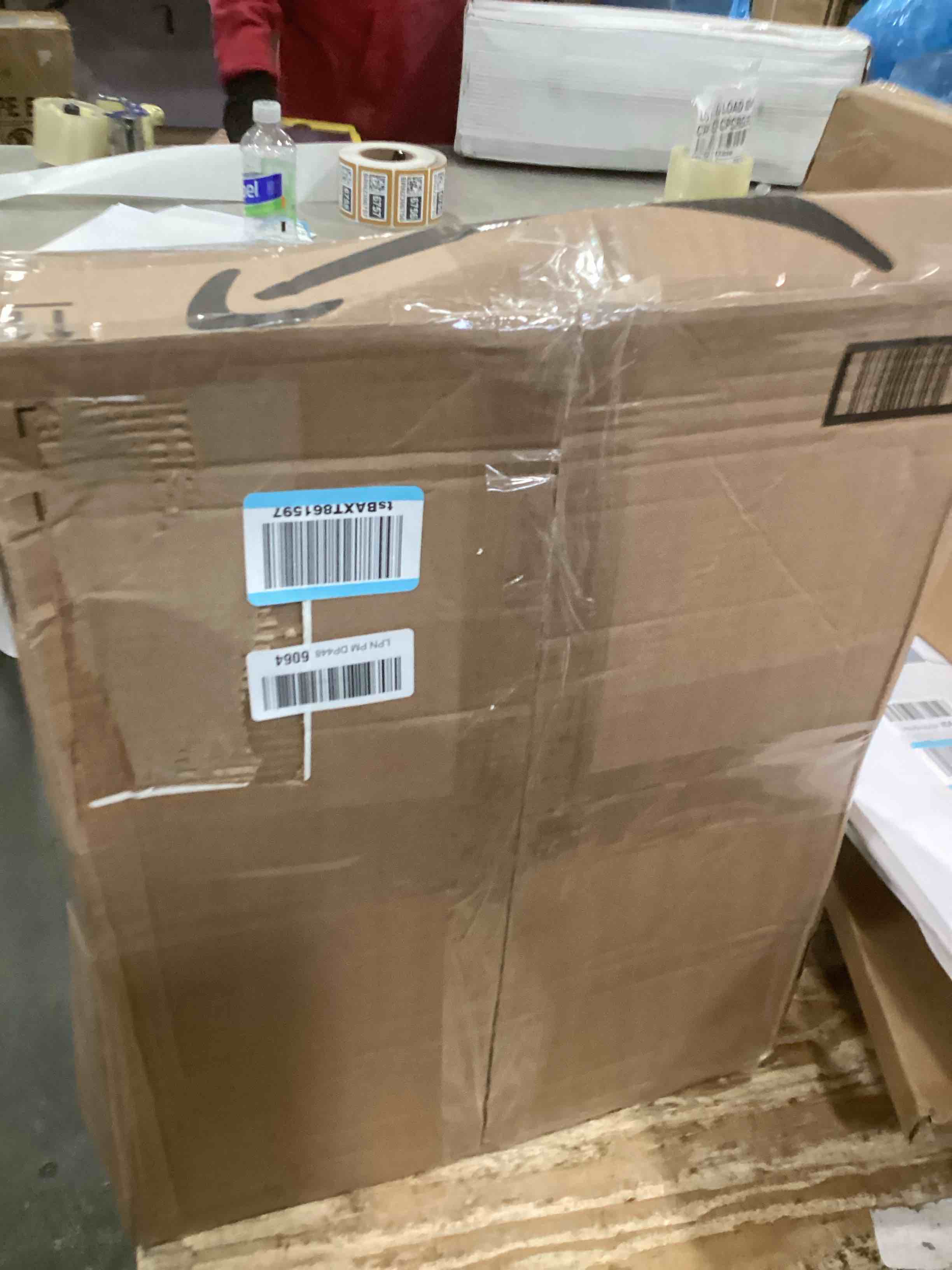 https://s3.amazonaws.com/lotting-images-prod/bidfta/PNK2115676_1740430413896.jpeg
