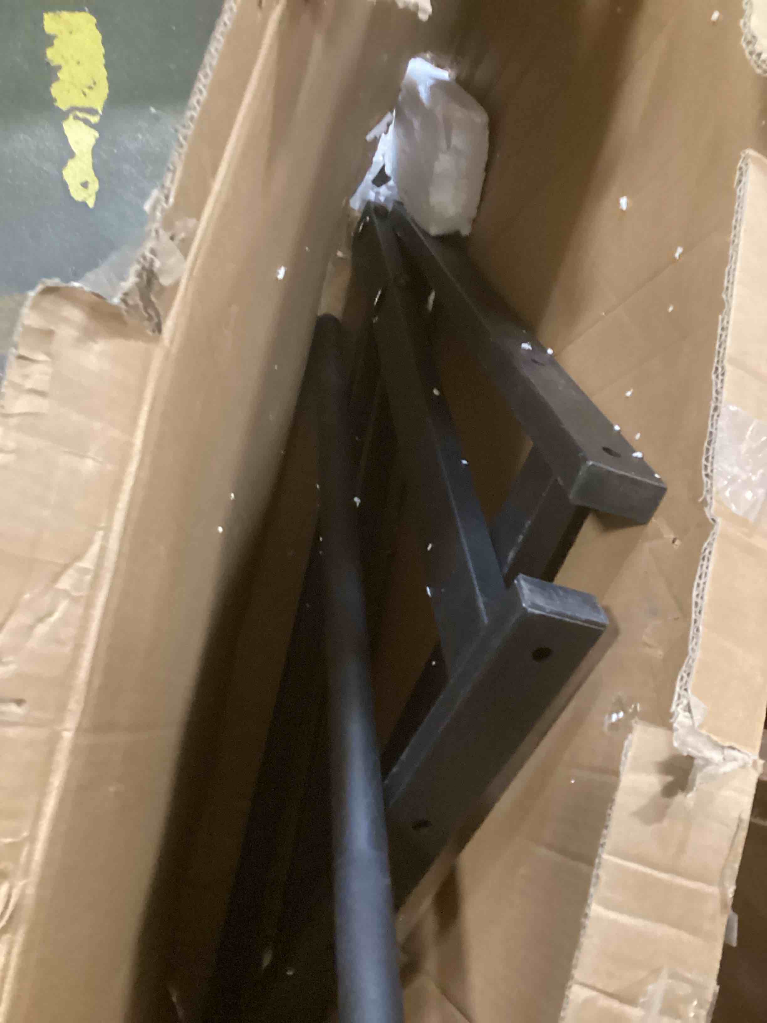 https://s3.amazonaws.com/lotting-images-prod/bidfta/PNK2115774_1740500170378.jpeg