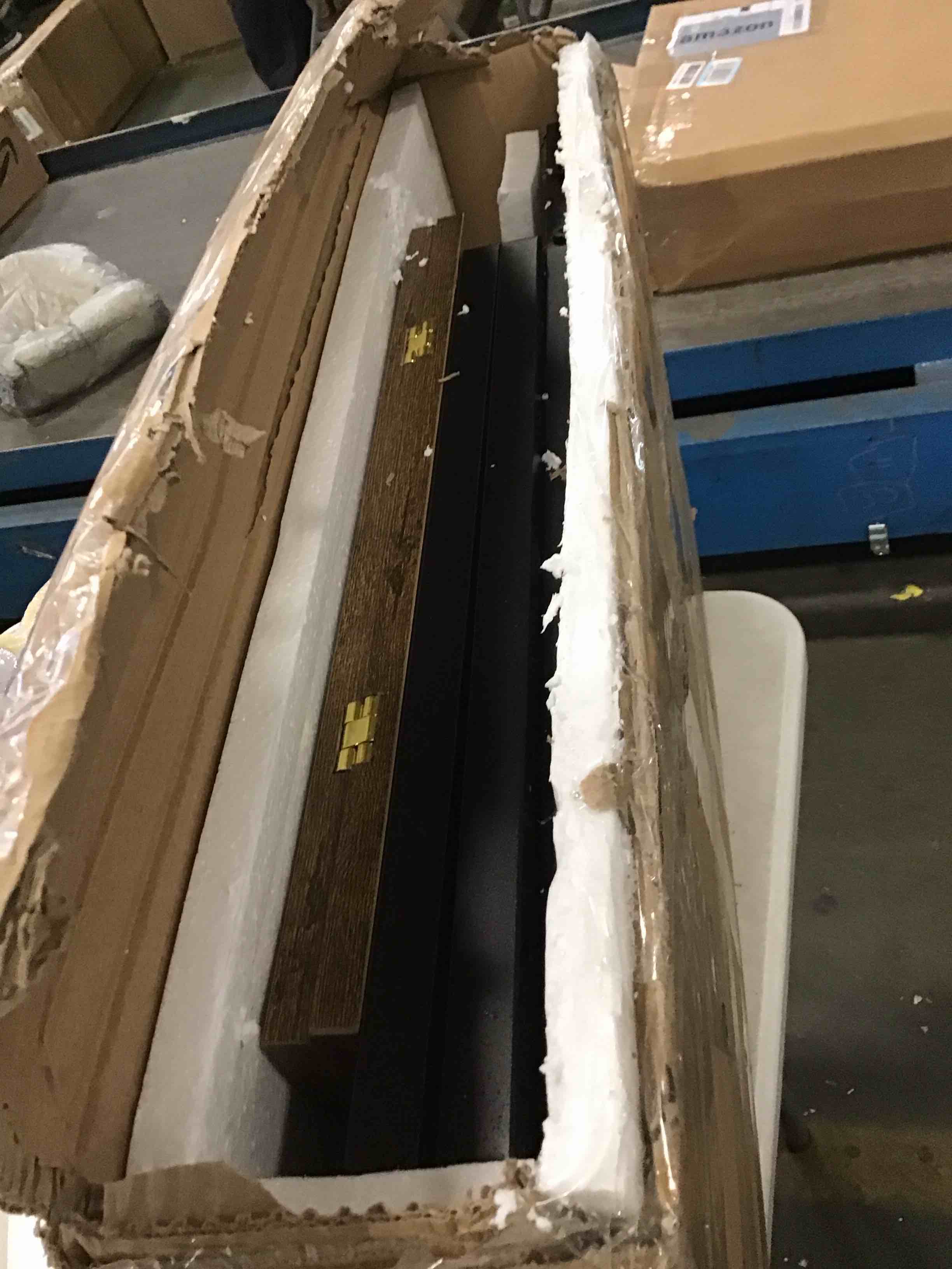https://s3.amazonaws.com/lotting-images-prod/bidfta/PNK2116151_1738947314408.jpeg