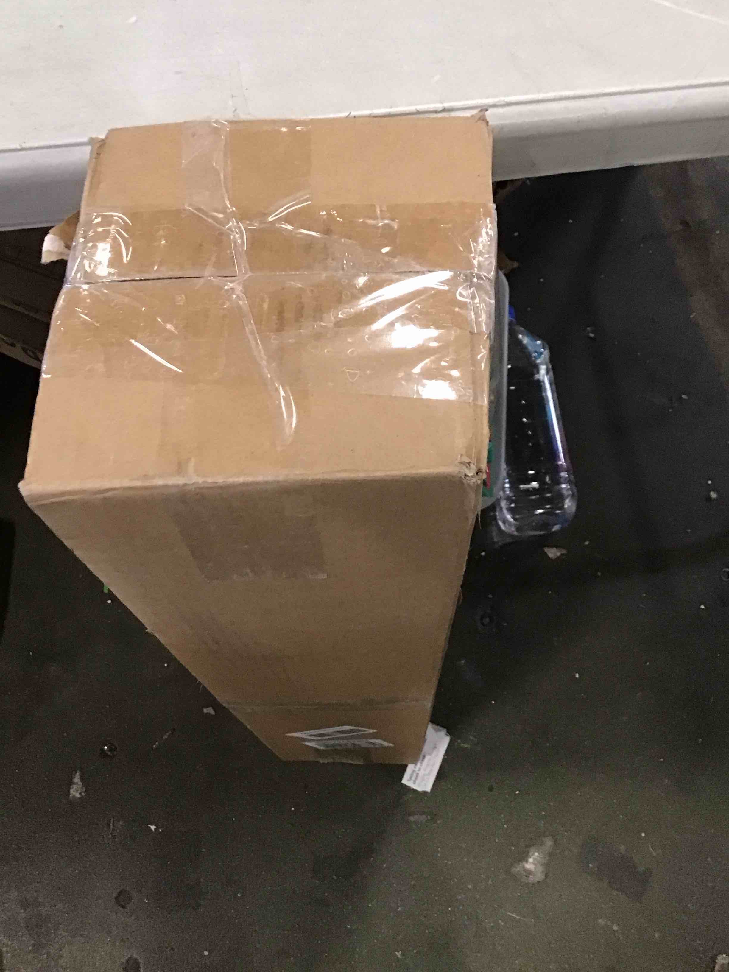 https://s3.amazonaws.com/lotting-images-prod/bidfta/PNK2116152_1738947381436.jpeg