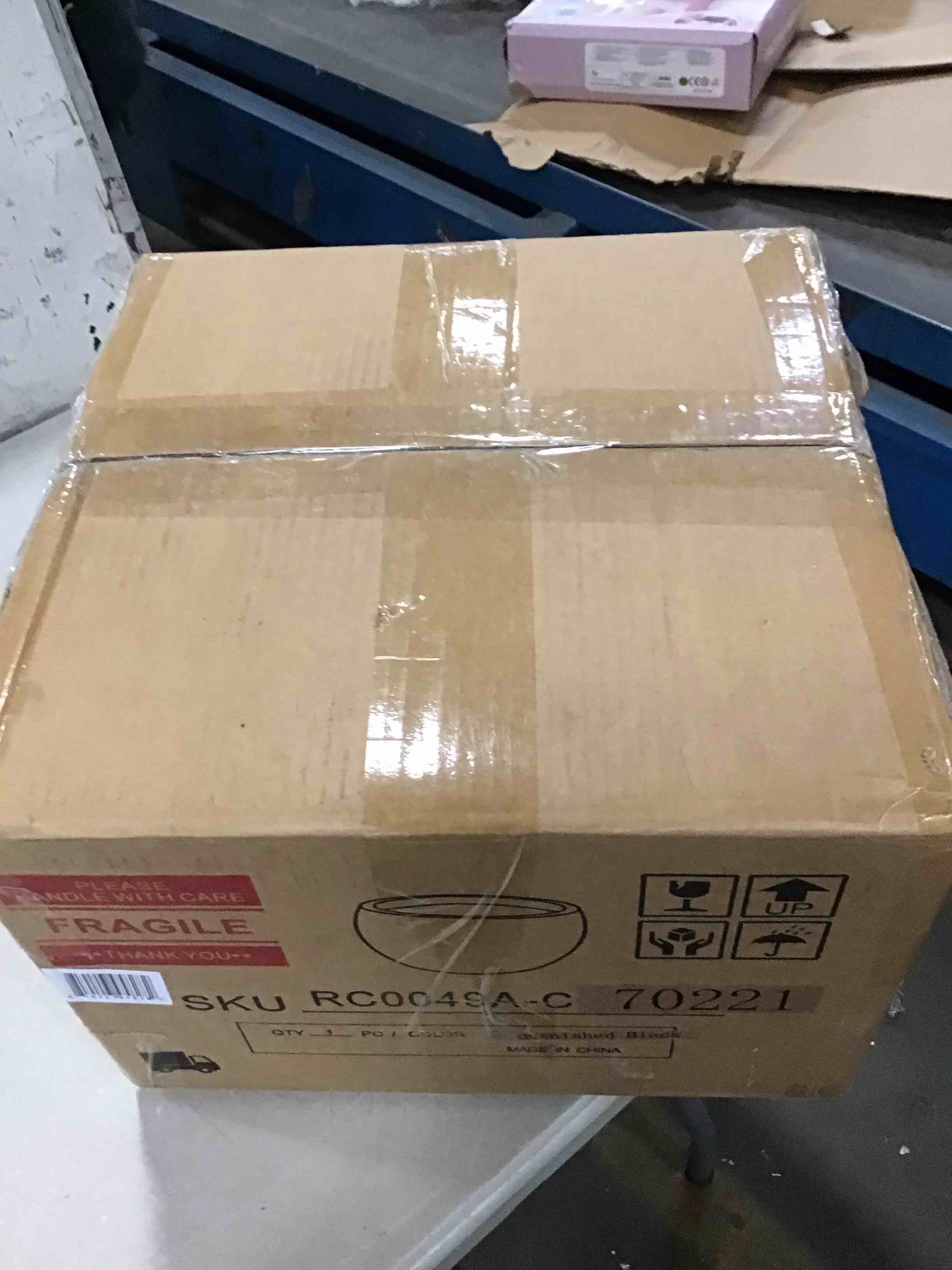 https://s3.amazonaws.com/lotting-images-prod/bidfta/PNK2116157_1738948097287.jpeg