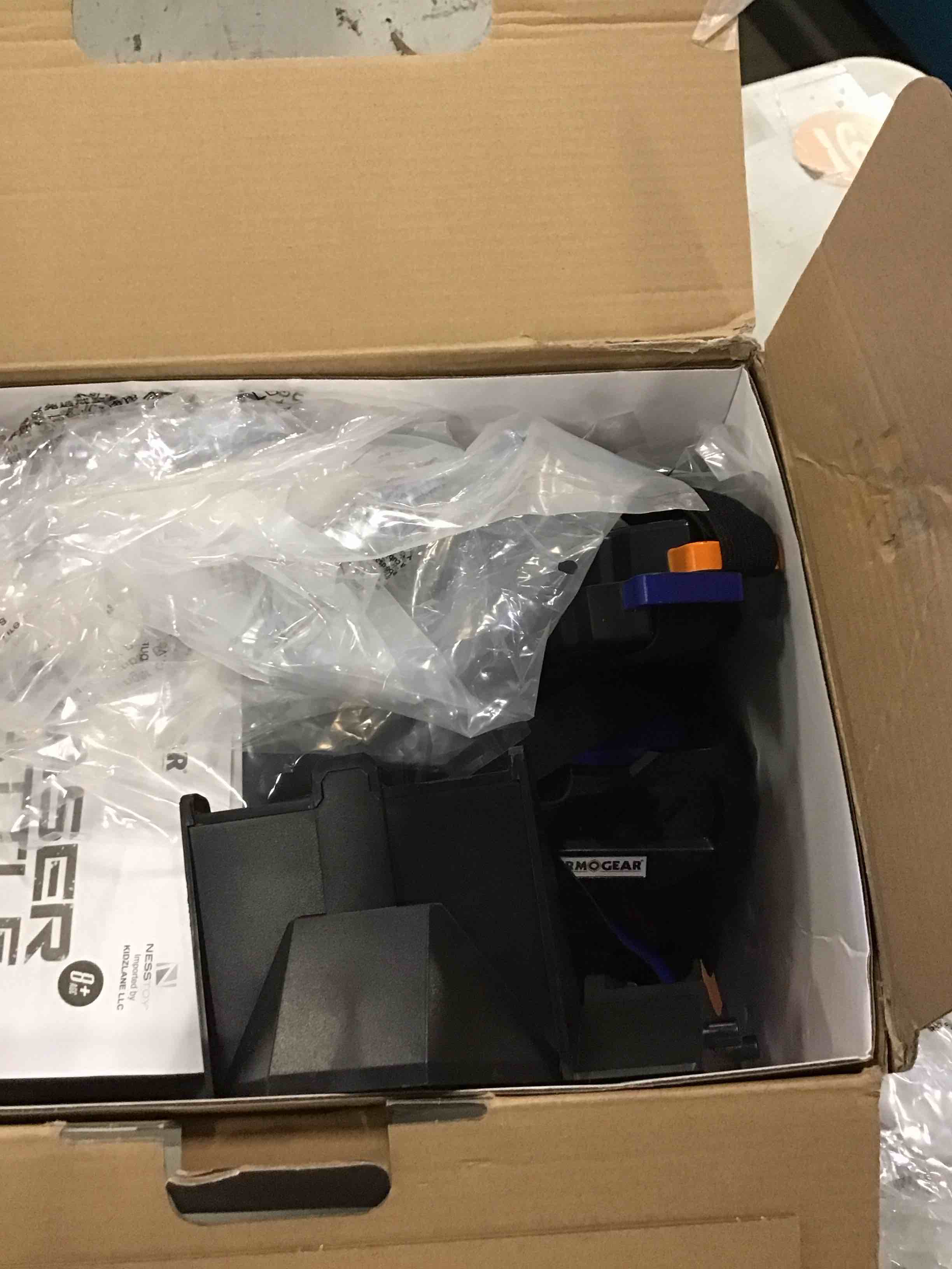 https://s3.amazonaws.com/lotting-images-prod/bidfta/PNK2116180_1738953103598.jpeg