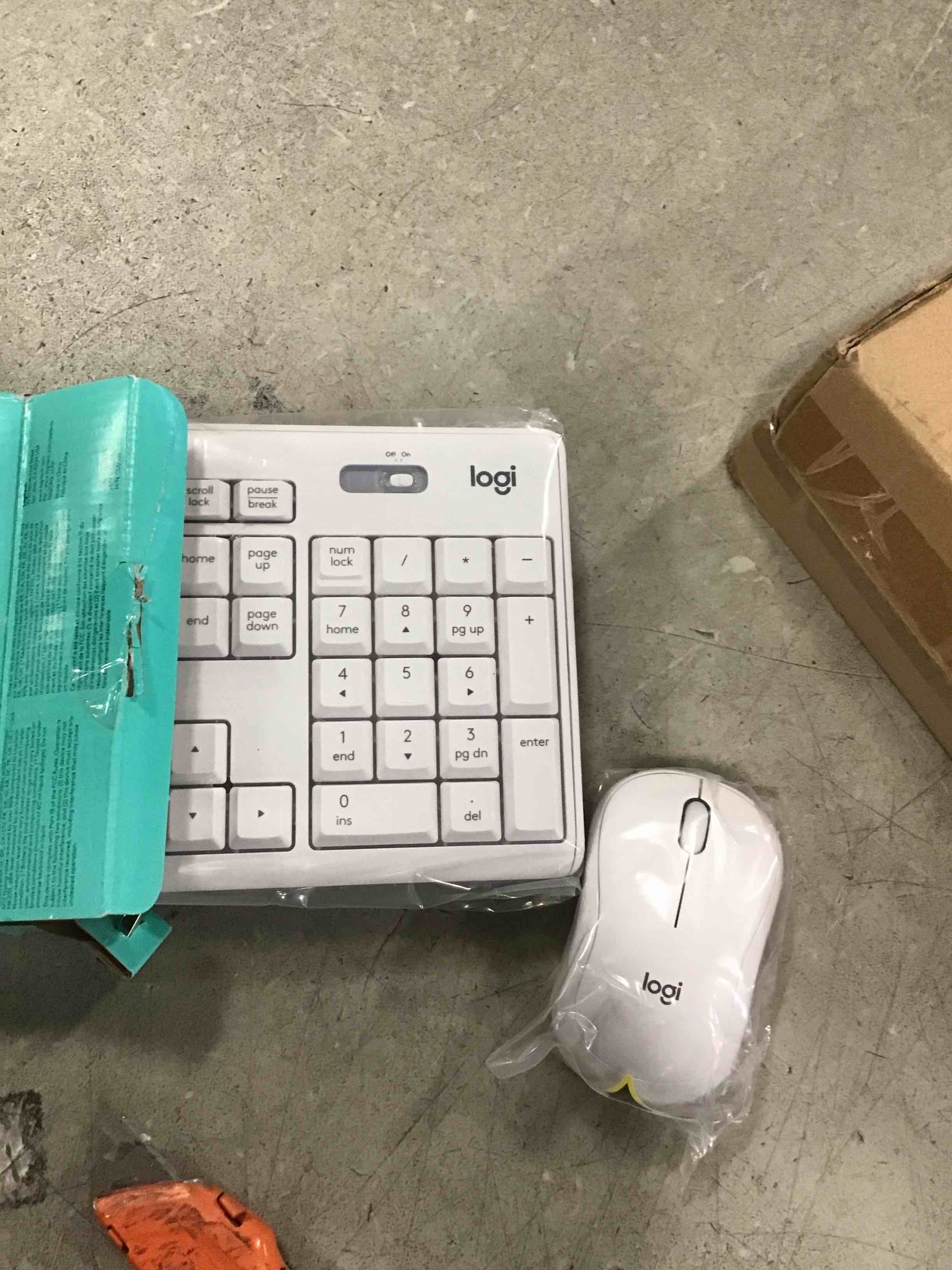 https://s3.amazonaws.com/lotting-images-prod/bidfta/PNK2116554_1739294206020.jpeg