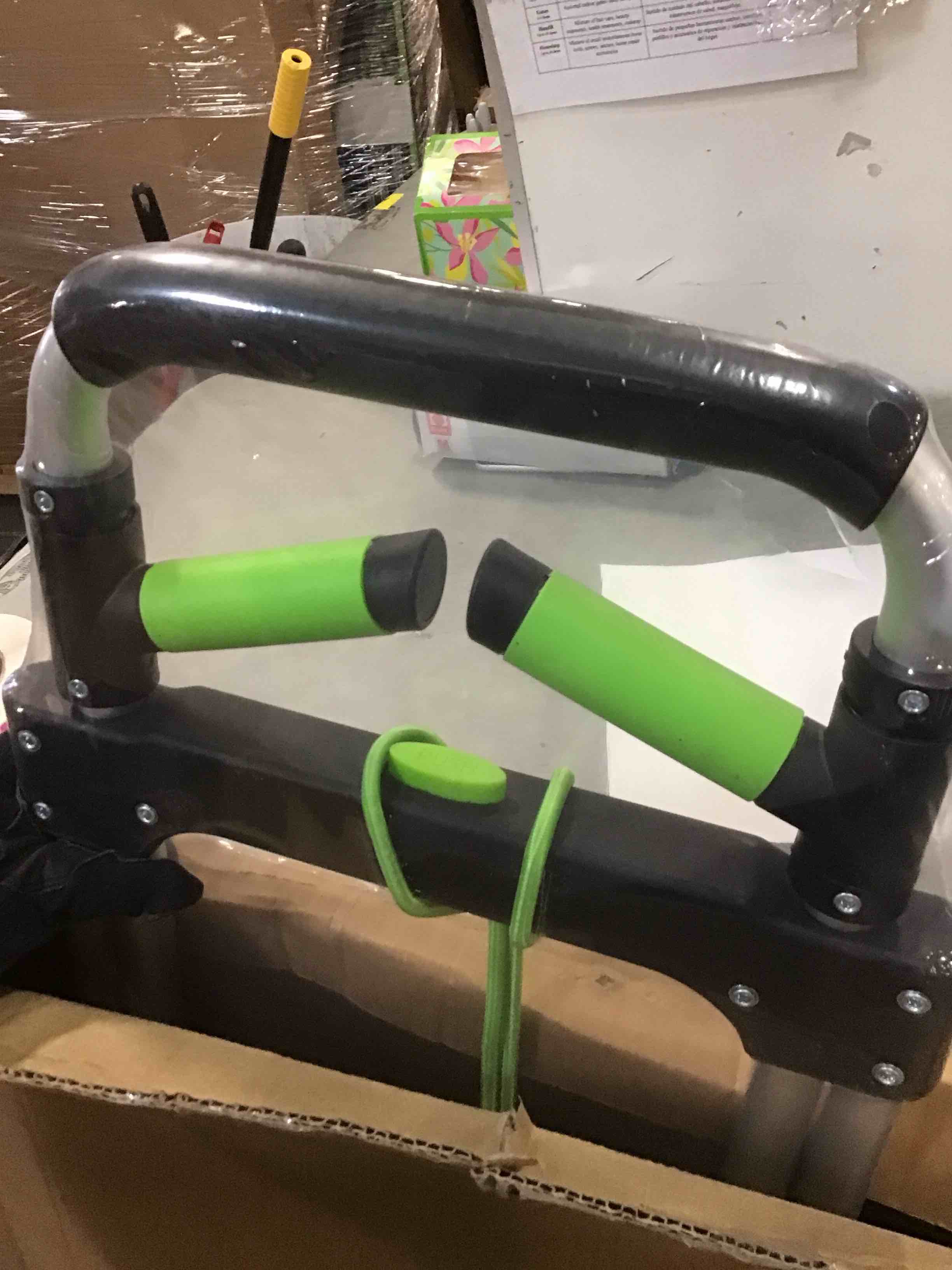https://s3.amazonaws.com/lotting-images-prod/bidfta/PNK2117554_1739884314521.jpeg