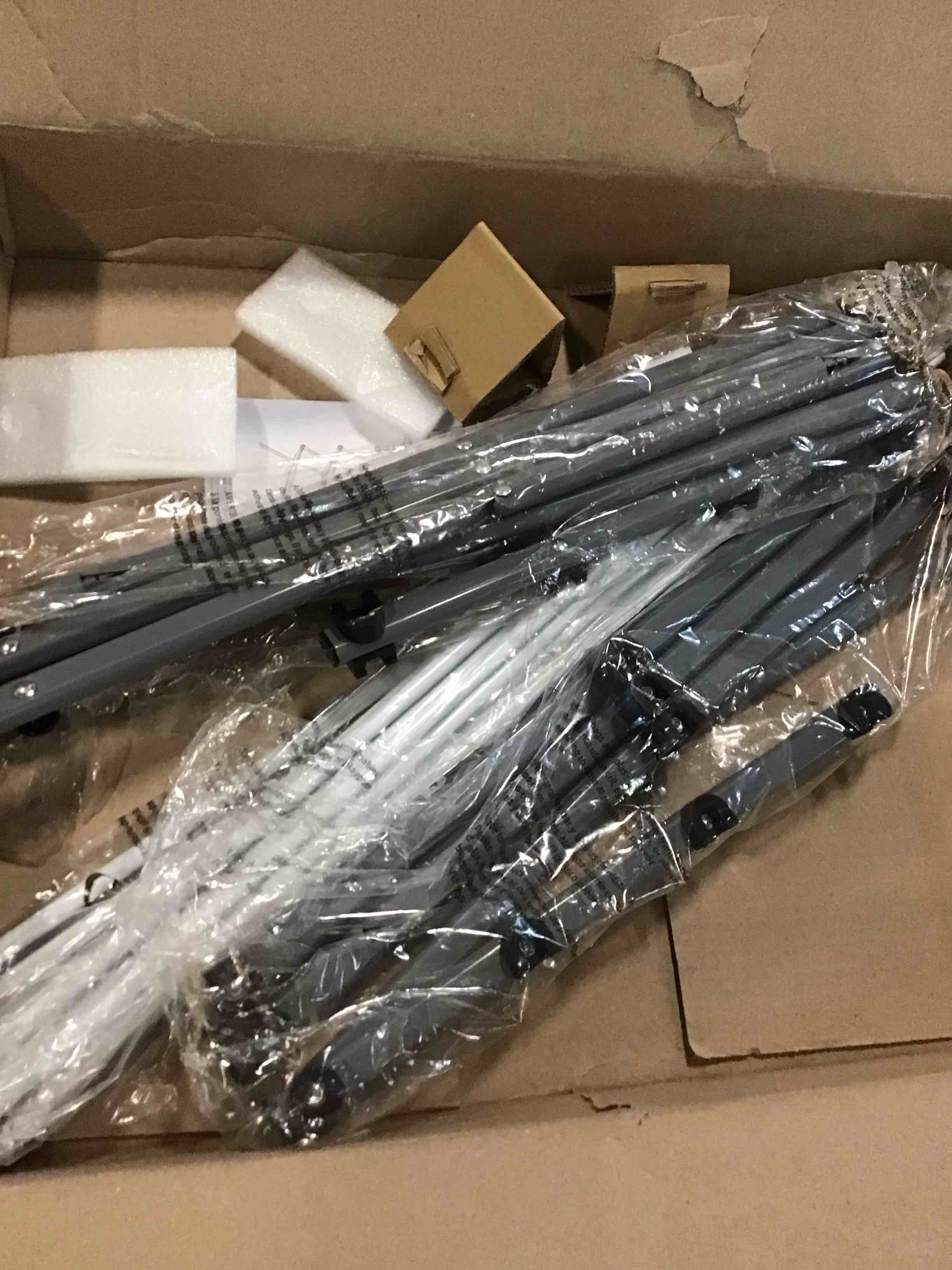 https://s3.amazonaws.com/lotting-images-prod/bidfta/PNK2118231_1740083119172.jpeg