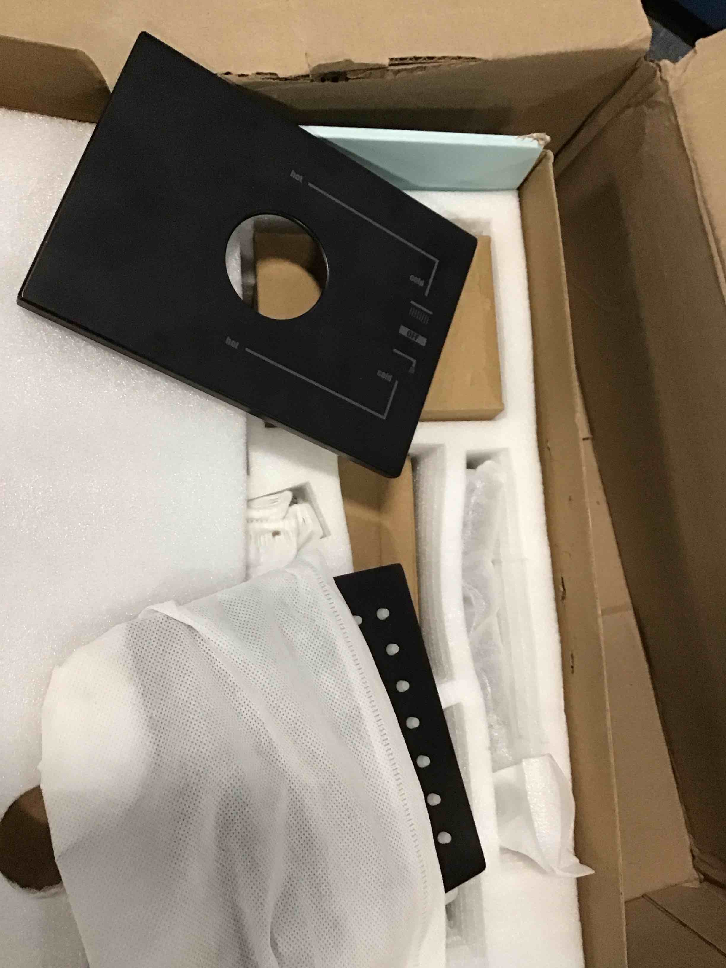https://s3.amazonaws.com/lotting-images-prod/bidfta/PNK2118307_1740149165795.jpeg