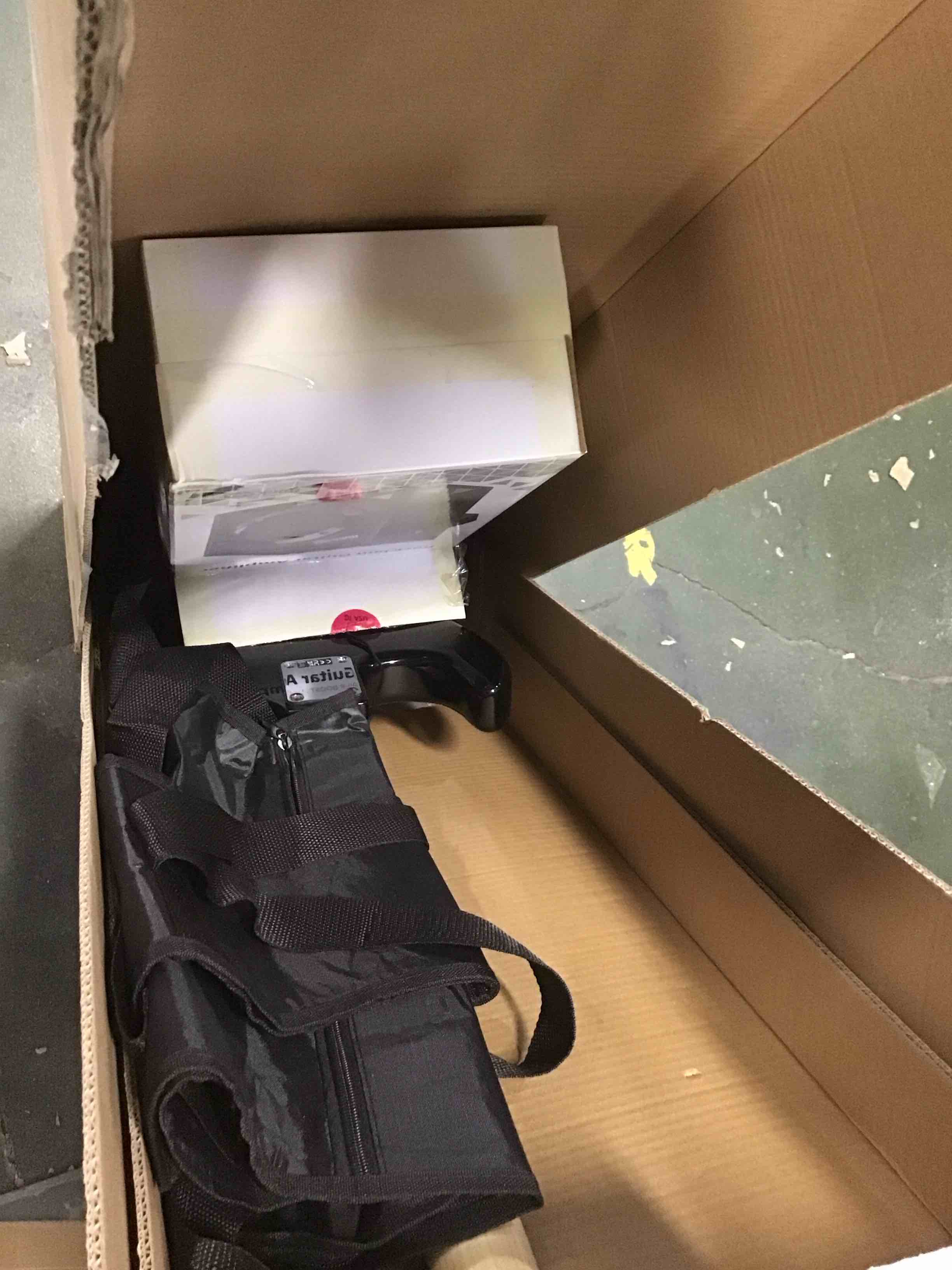 https://s3.amazonaws.com/lotting-images-prod/bidfta/PNK2118383_1740159299490.jpeg